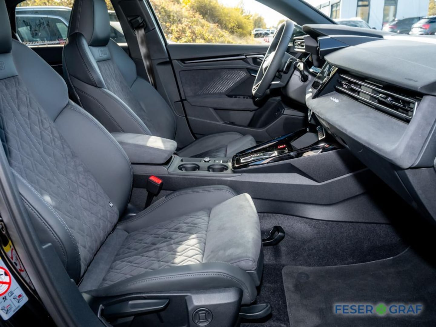 Bild über Audi RS 3 Limousine TFSI quattro 294 kW S tronic - für weitere Informationen kontaktieren Sie den Audi Partner