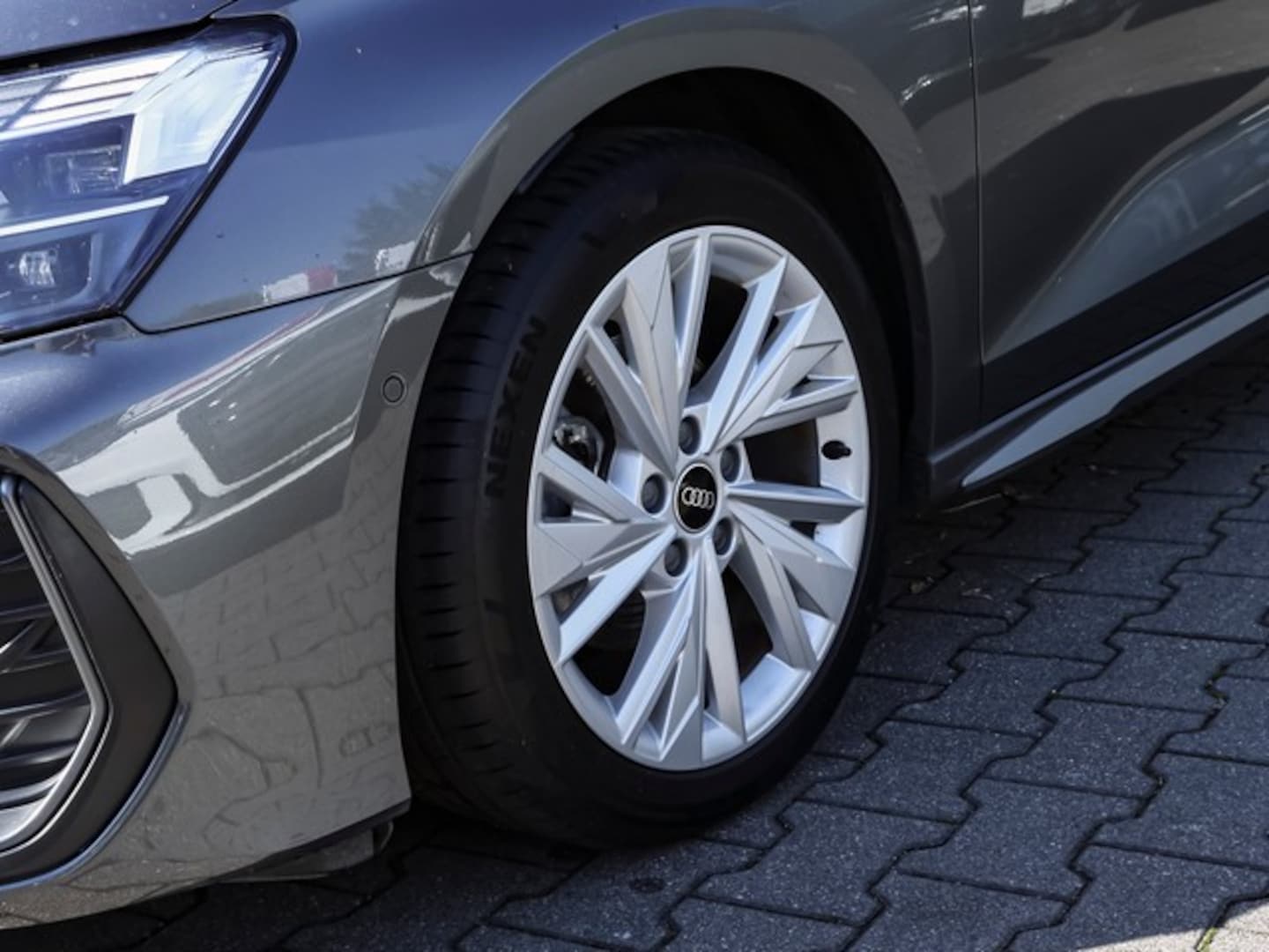 Bild über Audi A3 Sportback S line 35 TFSI S tronic - für weitere Informationen kontaktieren Sie den Audi Partner