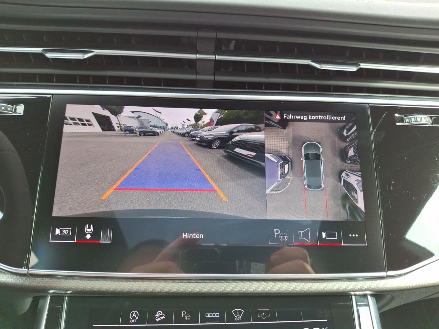 Bild über Audi RS Q8 SUV performance quattro tiptronic - für weitere Informationen kontaktieren Sie den Audi Partner