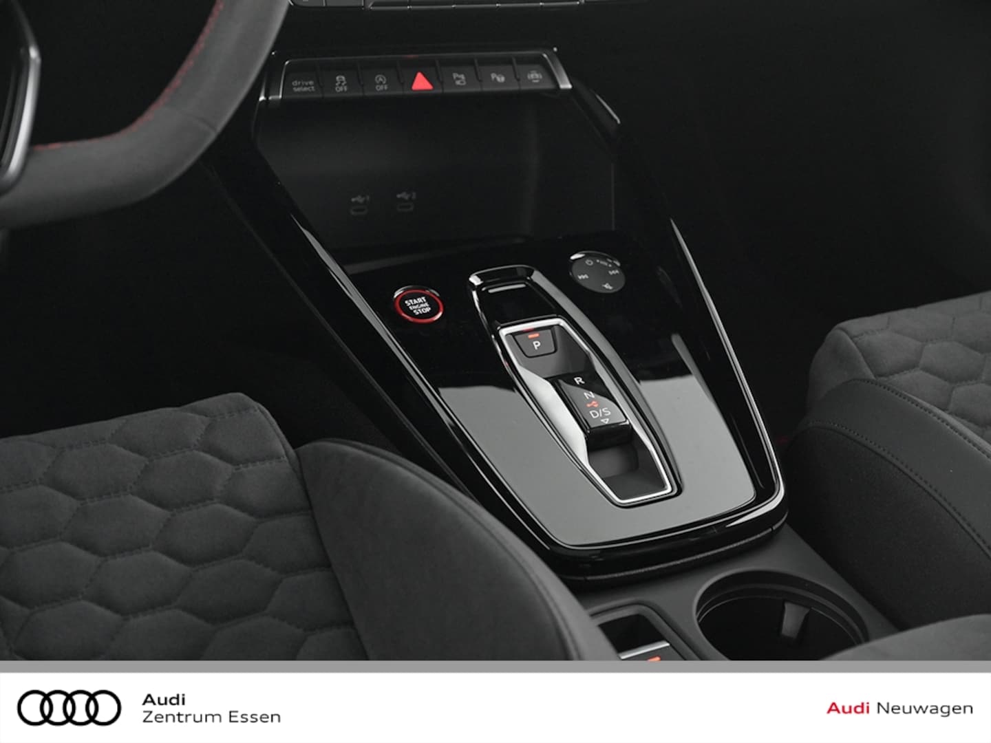 Bild über Audi RS 3 Limousine TFSI quattro 294 kW S tronic - für weitere Informationen kontaktieren Sie den Audi Partner