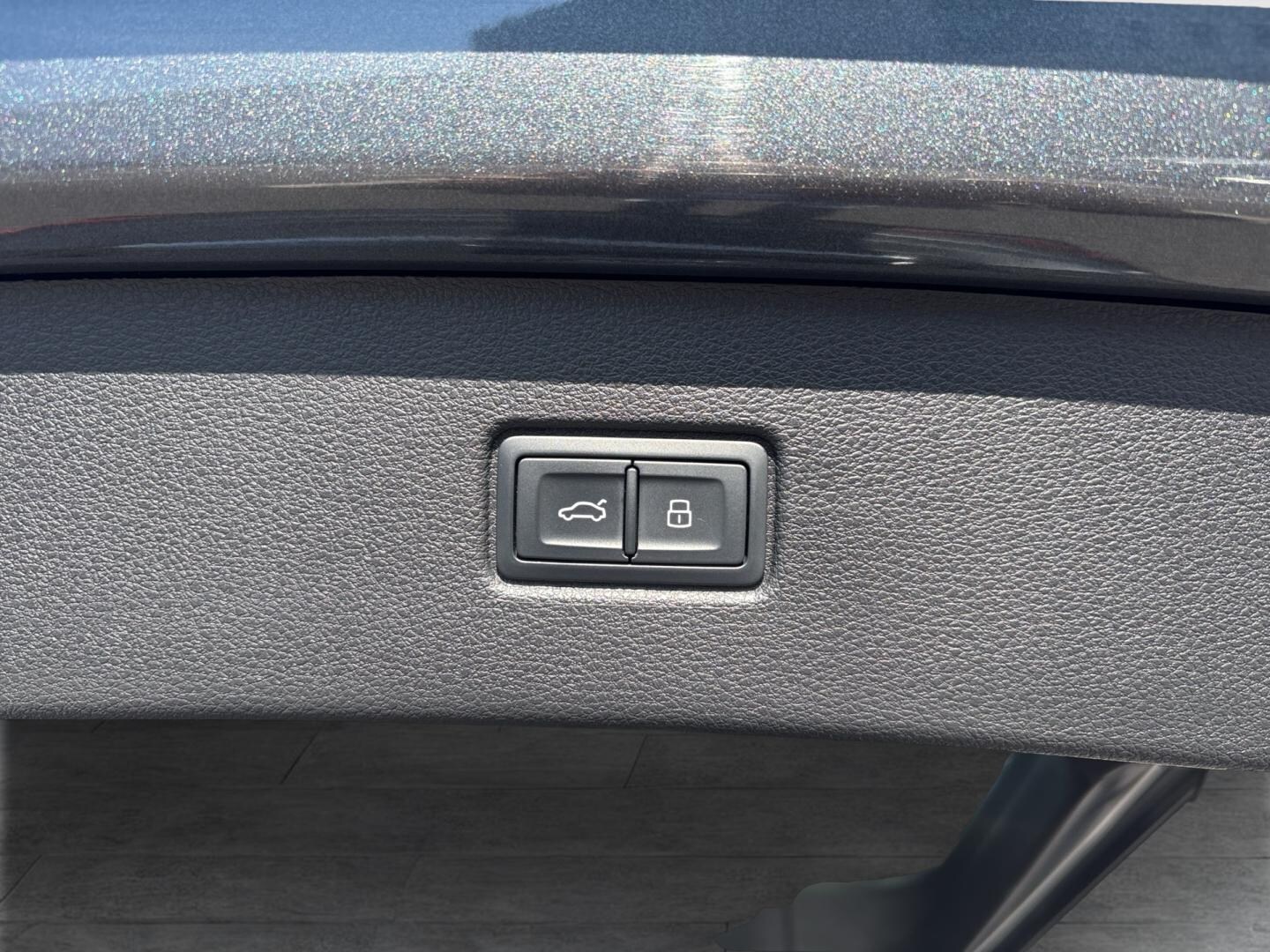 Bild über Audi SQ7 SUV TFSI quattro tiptronic - für weitere Informationen kontaktieren Sie den Audi Partner