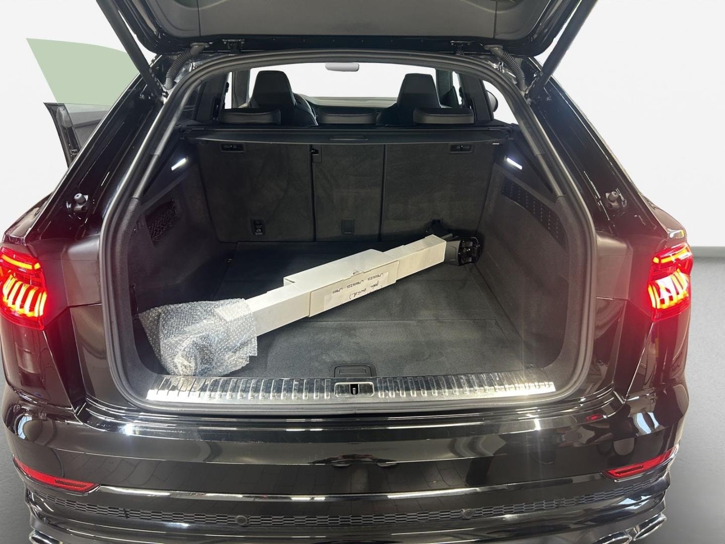 Bild über Audi SQ8 TFSI quattro tiptronic - für weitere Informationen kontaktieren Sie den Audi Partner