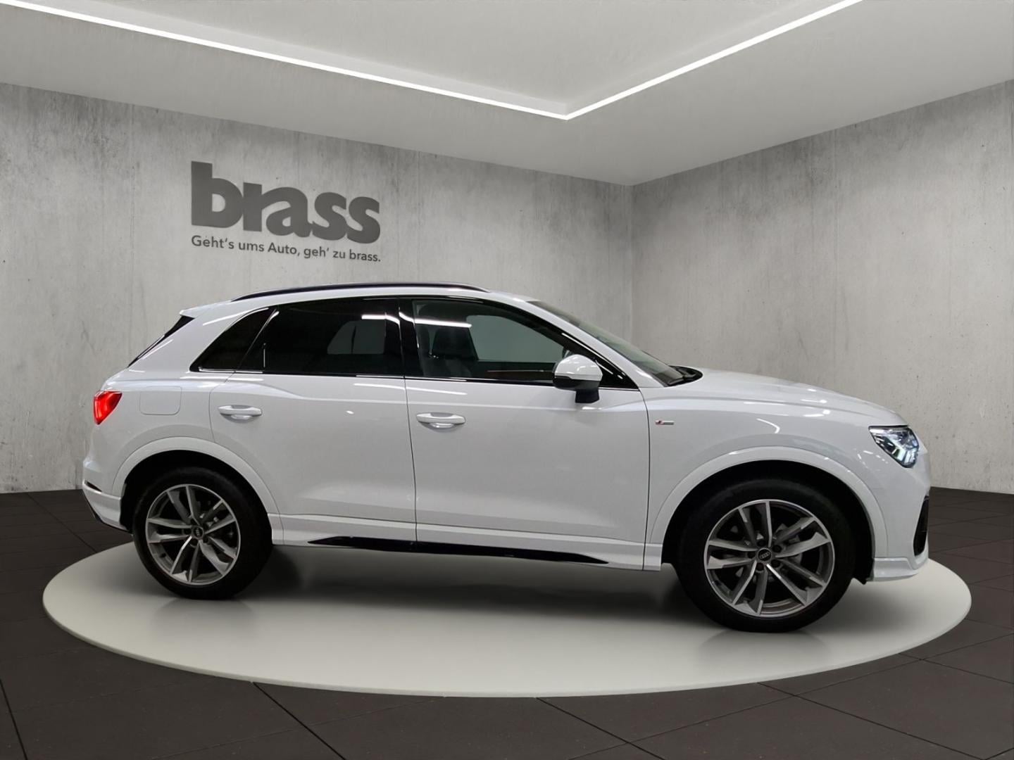 Bild über Audi Q3 S line 35 TDI S tronic - für weitere Informationen kontaktieren Sie den Audi Partner