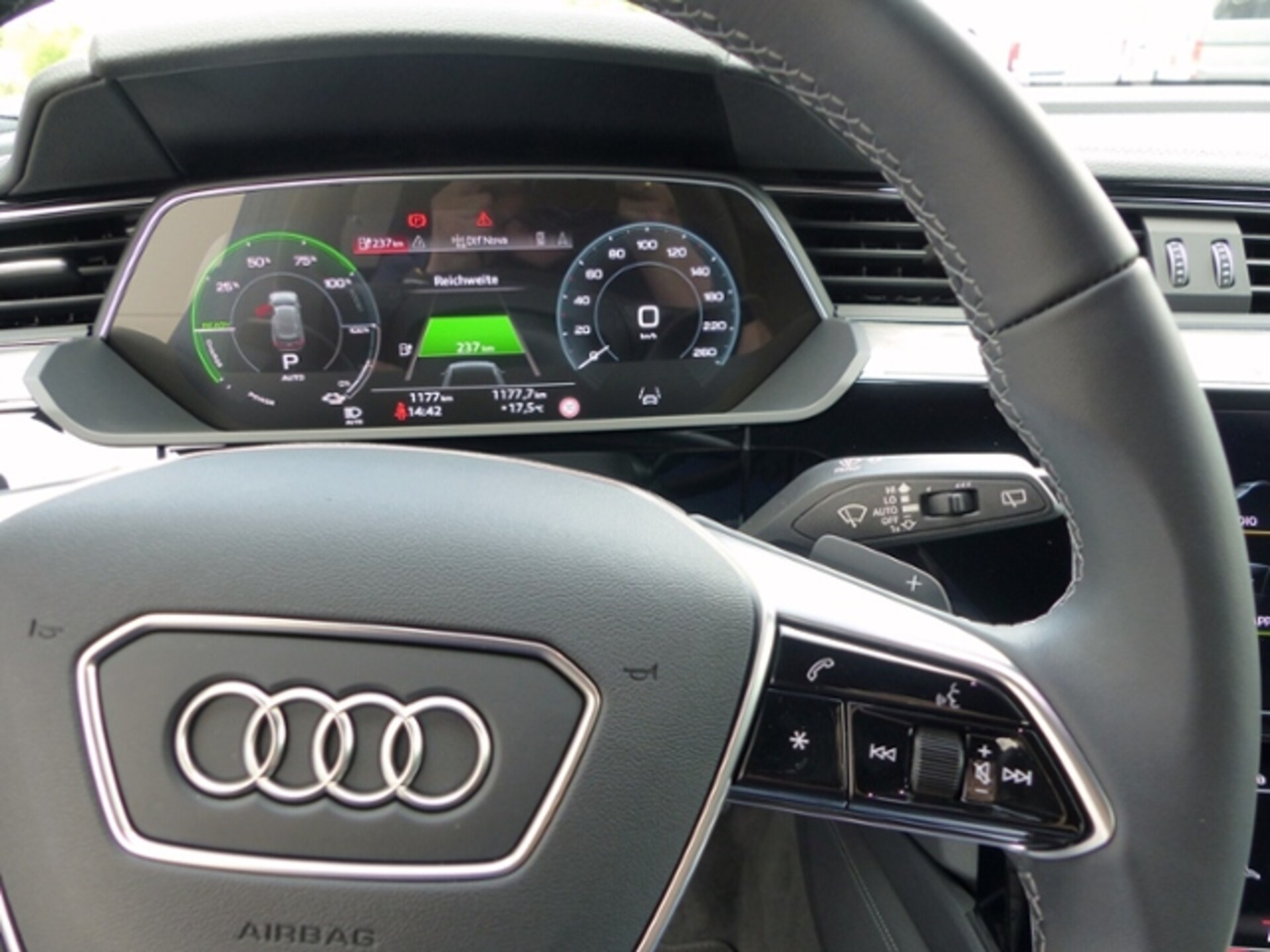 Audi Q8 e-tron S line