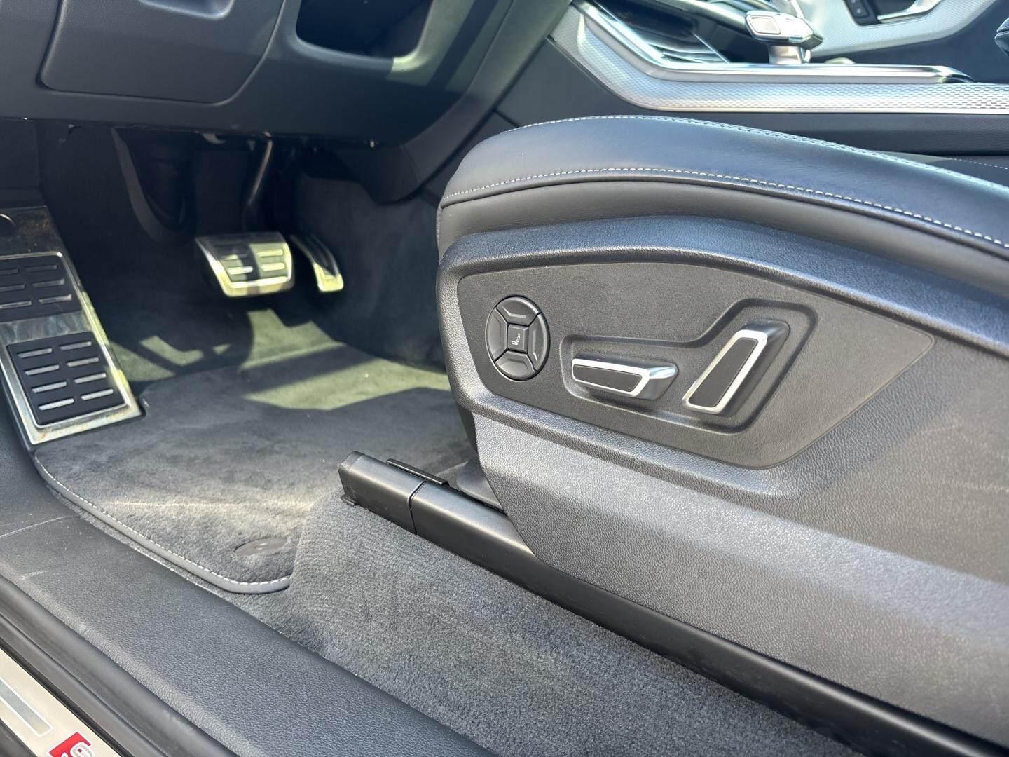 Bild über Audi SQ7 SUV TFSI quattro tiptronic - für weitere Informationen kontaktieren Sie den Audi Partner