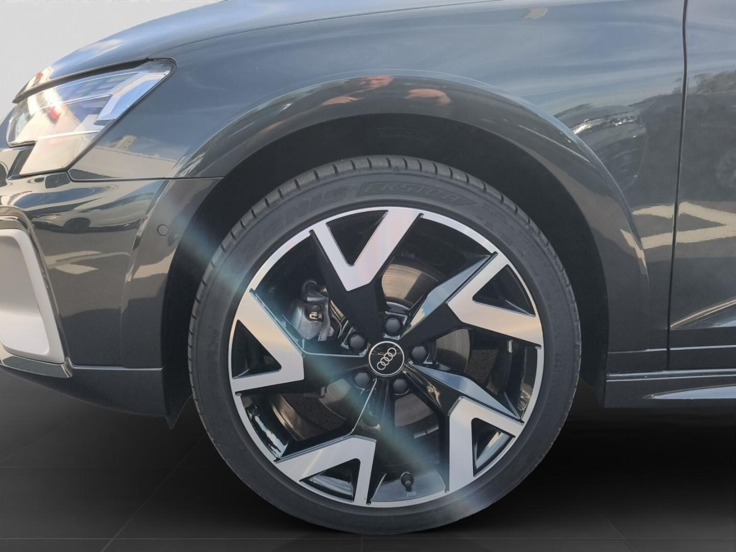 Bild über Audi A3 allstreet 35 TDI S tronic - für weitere Informationen kontaktieren Sie den Audi Partner