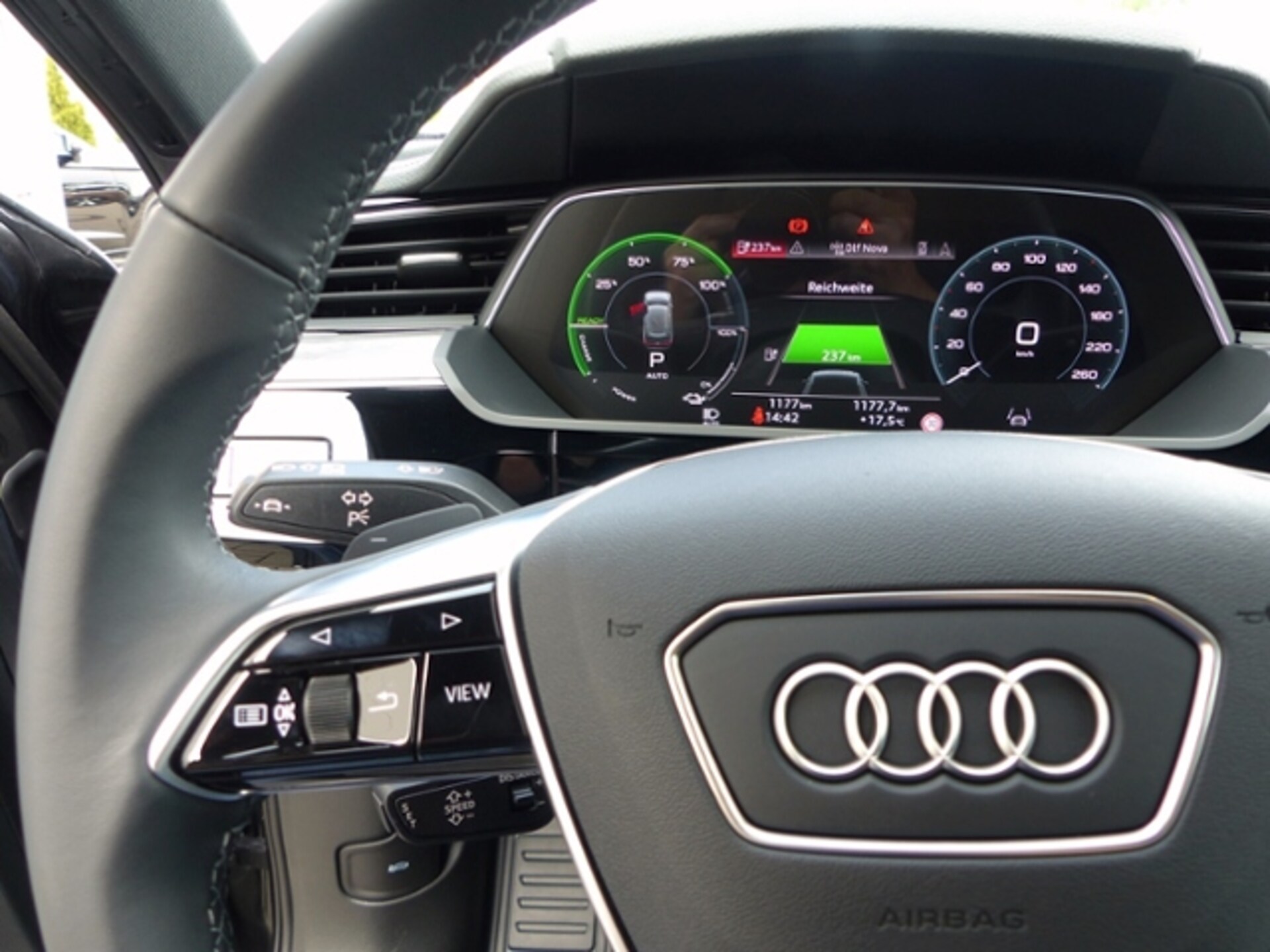 Audi Q8 e-tron S line