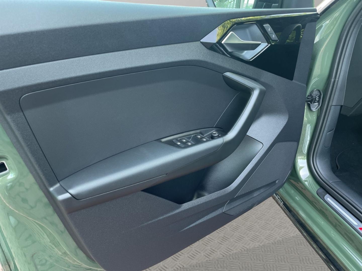 Bild über Audi A1 Sportback S line 30 TFSI S tronic - für weitere Informationen kontaktieren Sie den Audi Partner