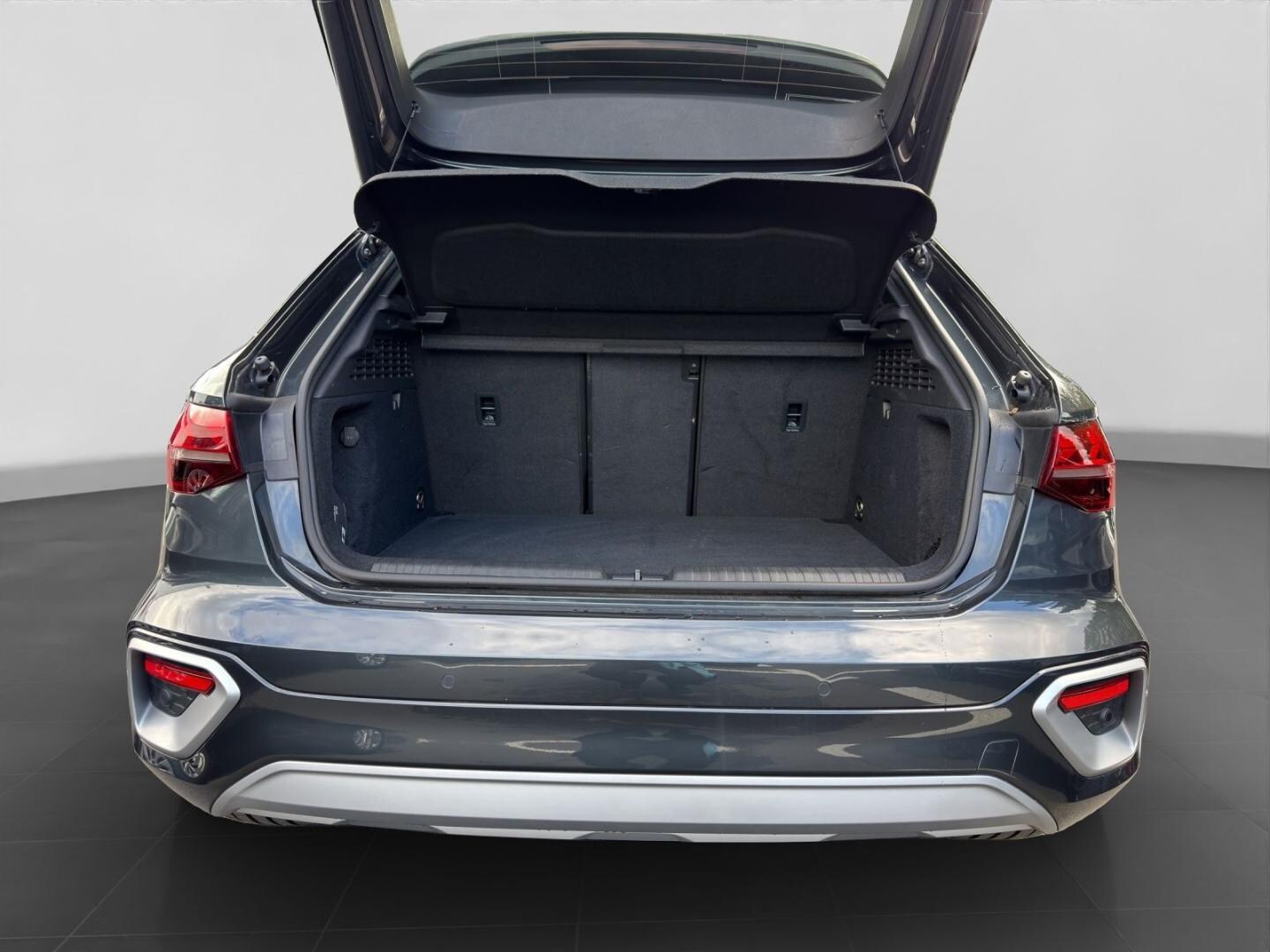 Bild über Audi A3 allstreet 35 TDI S tronic - für weitere Informationen kontaktieren Sie den Audi Partner