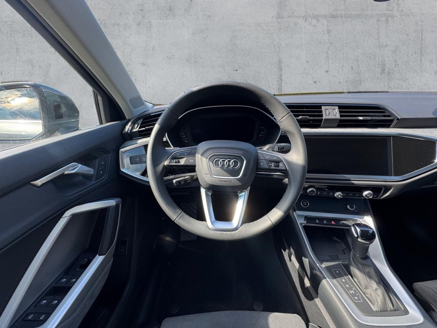 Bild über Audi Q3 TFSI quattro 180 kW S tronic - für weitere Informationen kontaktieren Sie den Audi Partner