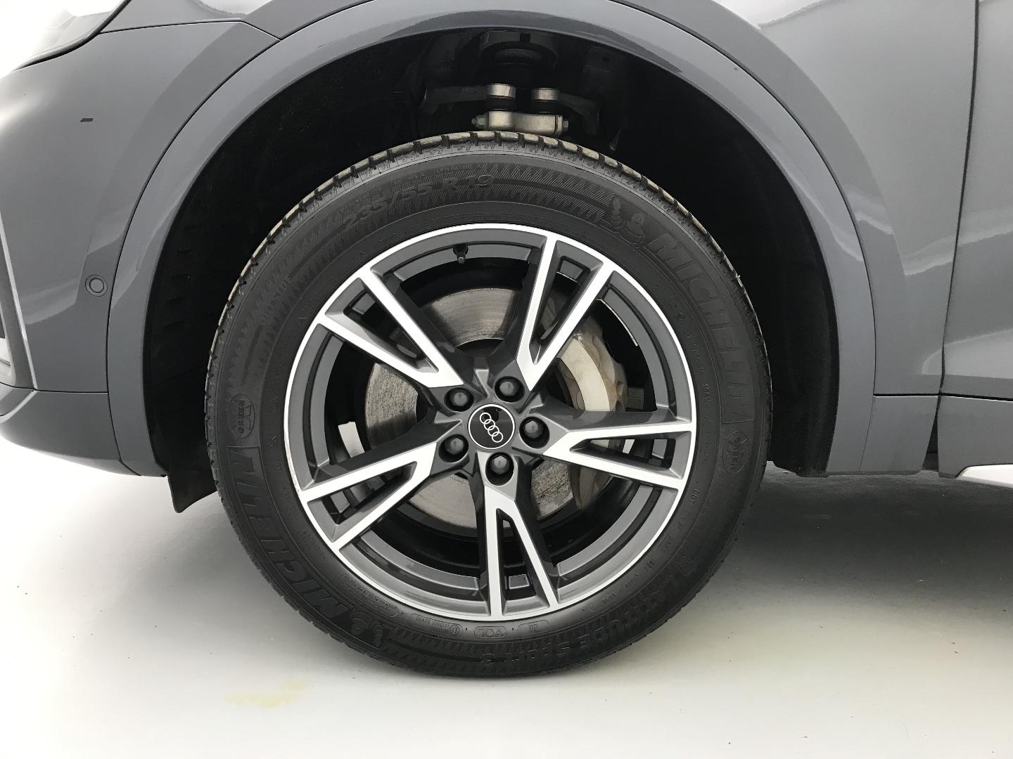 Image about Audi Q5 TFSI e Avus 50 TFSI e quattro 220 kW (299 ch) S tronic