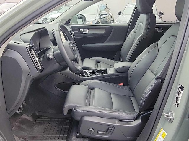 2024 Volvo XC40