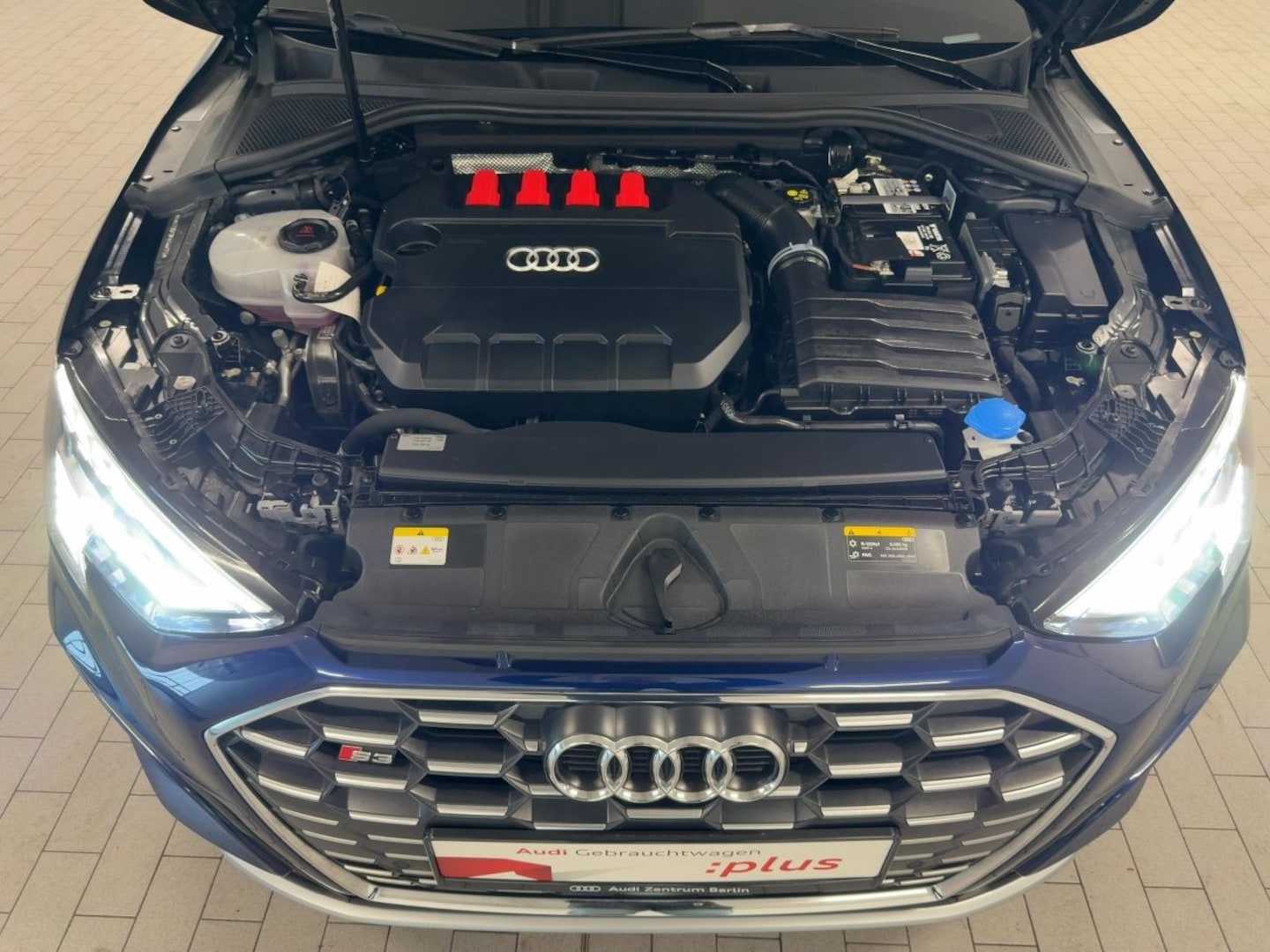 Bild über Audi S3 Sportback TFSI quattro S tronic - für weitere Informationen kontaktieren Sie den Audi Partner