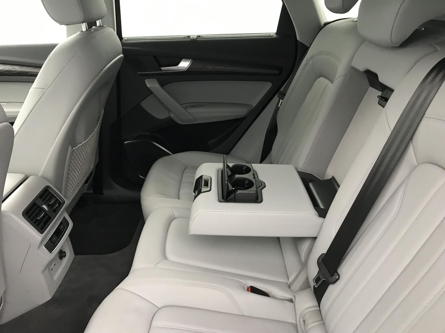 Image about Audi Q5 TFSI e Avus 50 TFSI e quattro 220 kW (299 ch) S tronic