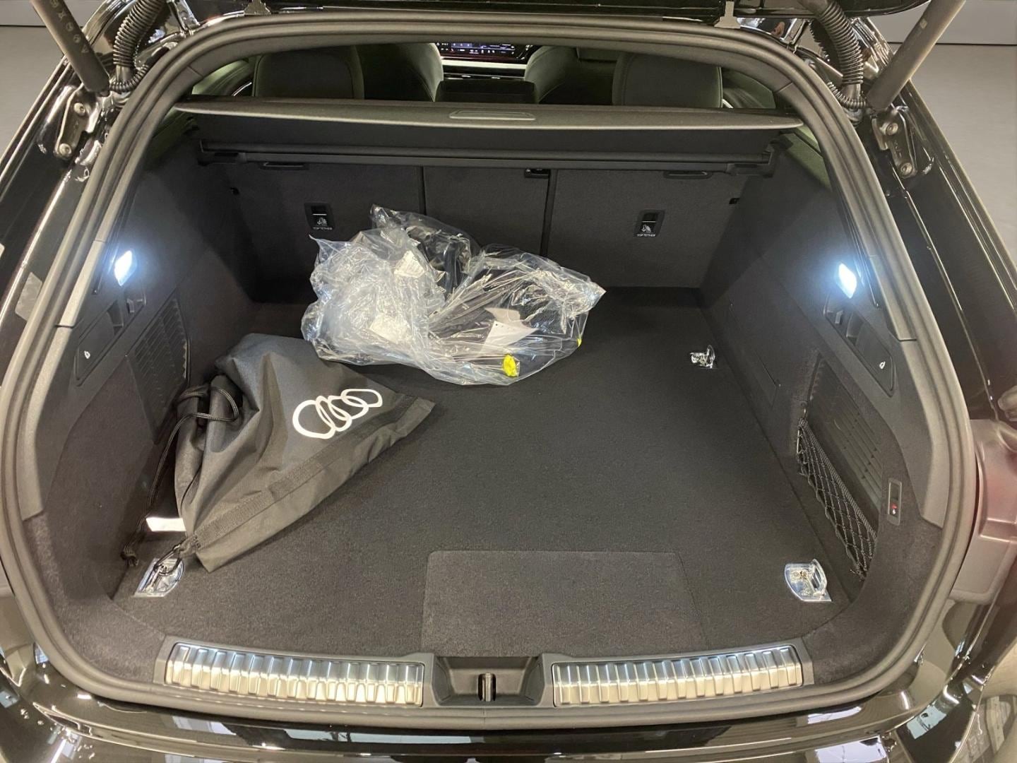 Bild über Audi A5 Avant e-hybrid e-hybrid quattro 270 kW S tronic - für weitere Informationen kontaktieren Sie den Audi Partner