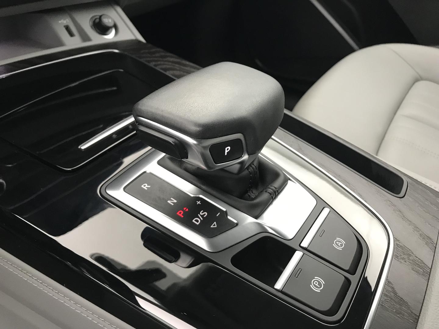 Image about Audi Q5 TFSI e Avus 50 TFSI e quattro 220 kW (299 ch) S tronic