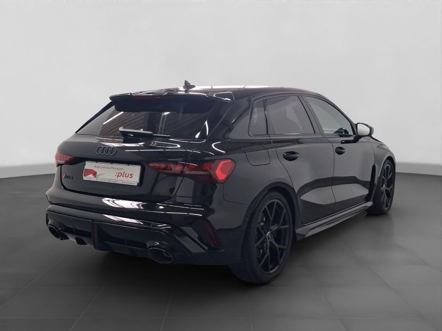 Bild über Audi RS 3 Sportback TFSI quattro 294 kW S tronic - für weitere Informationen kontaktieren Sie den Audi Partner