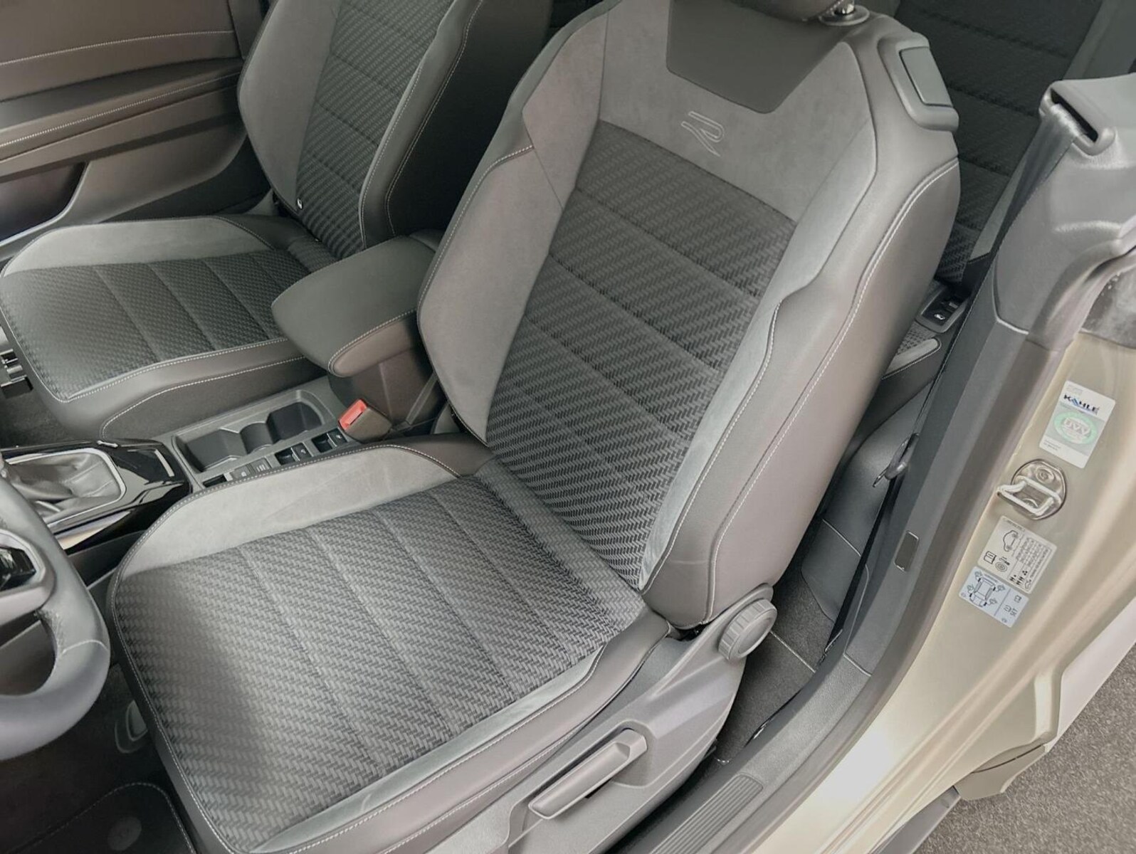 Volkswagen T-Roc Cabriolet – Bild 11
