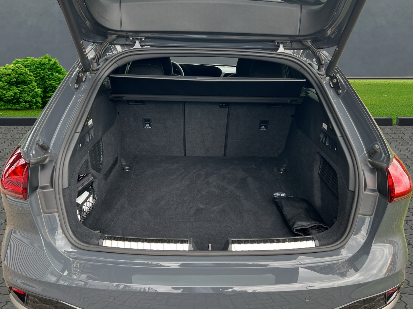 Bild über Audi A5 Avant TDI quattro 150 kW S tronic - für weitere Informationen kontaktieren Sie den Audi Partner