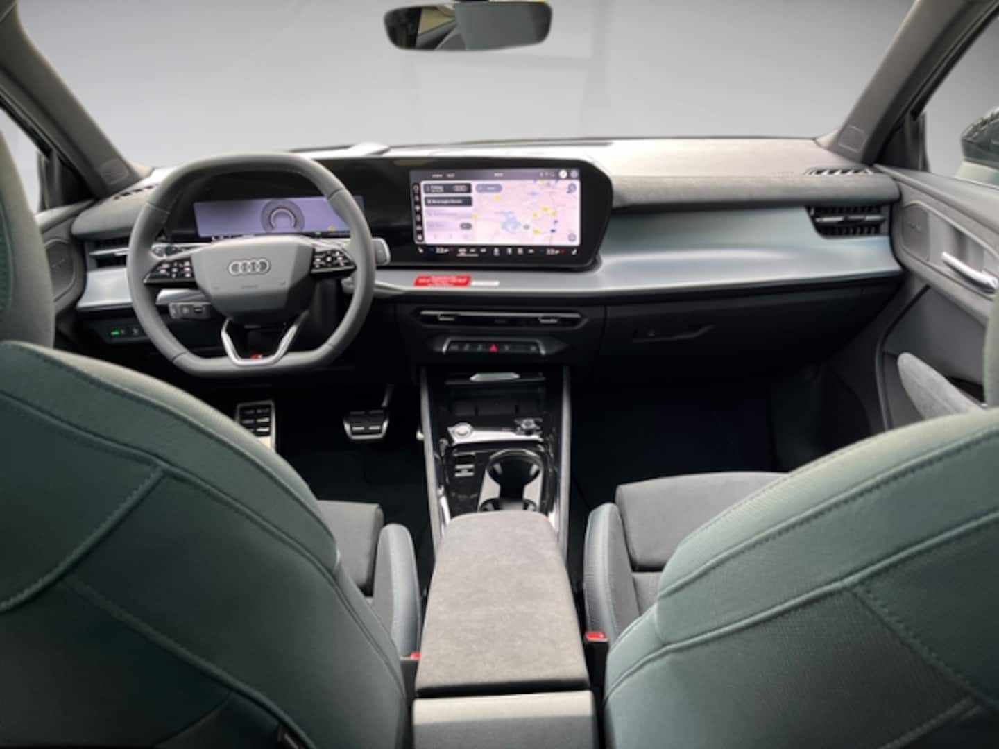 Bild über Audi Q3 SUV TFSI quattro 195 kW S tronic - für weitere Informationen kontaktieren Sie den Audi Partner