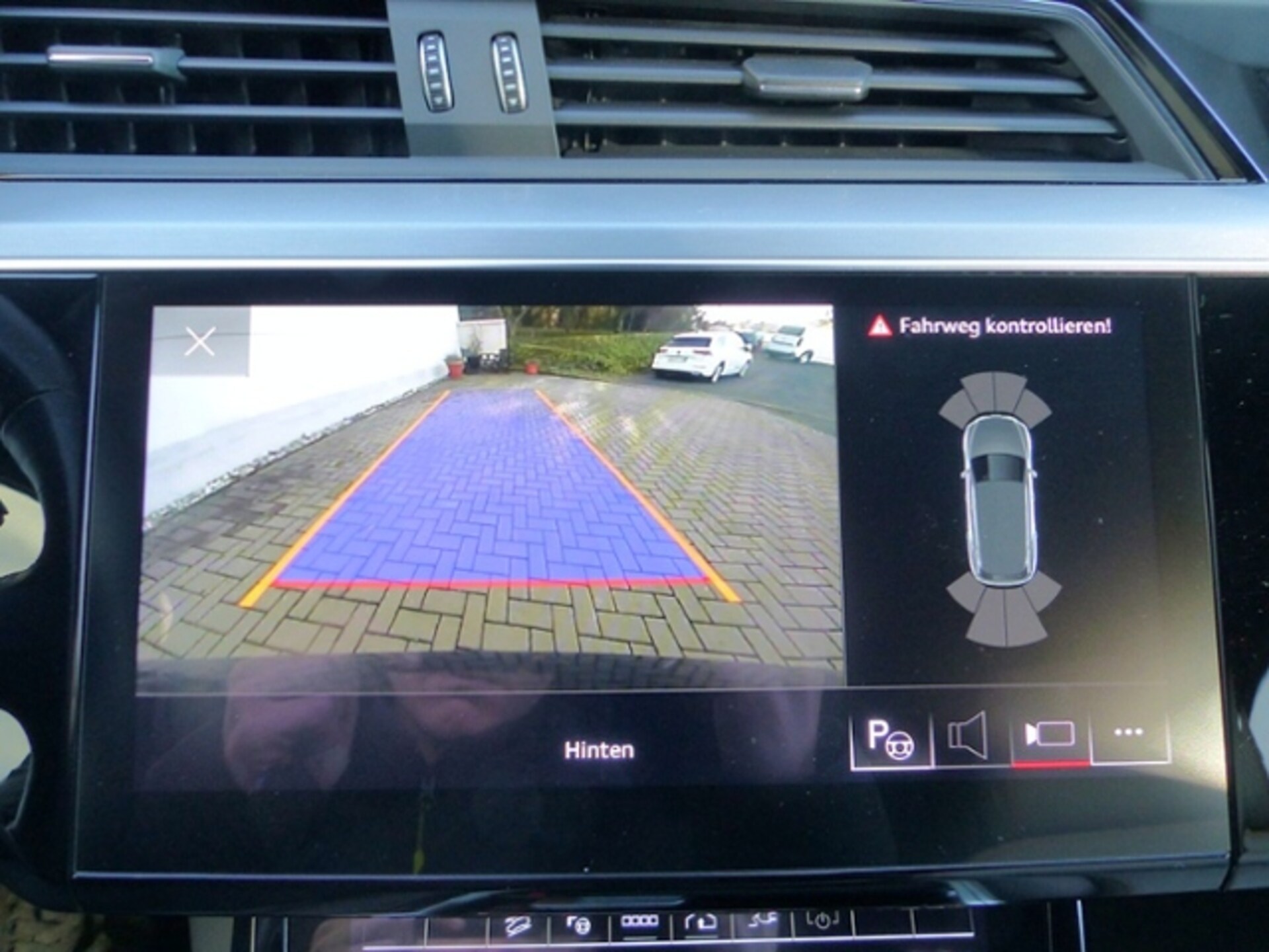 Audi e-tron S line