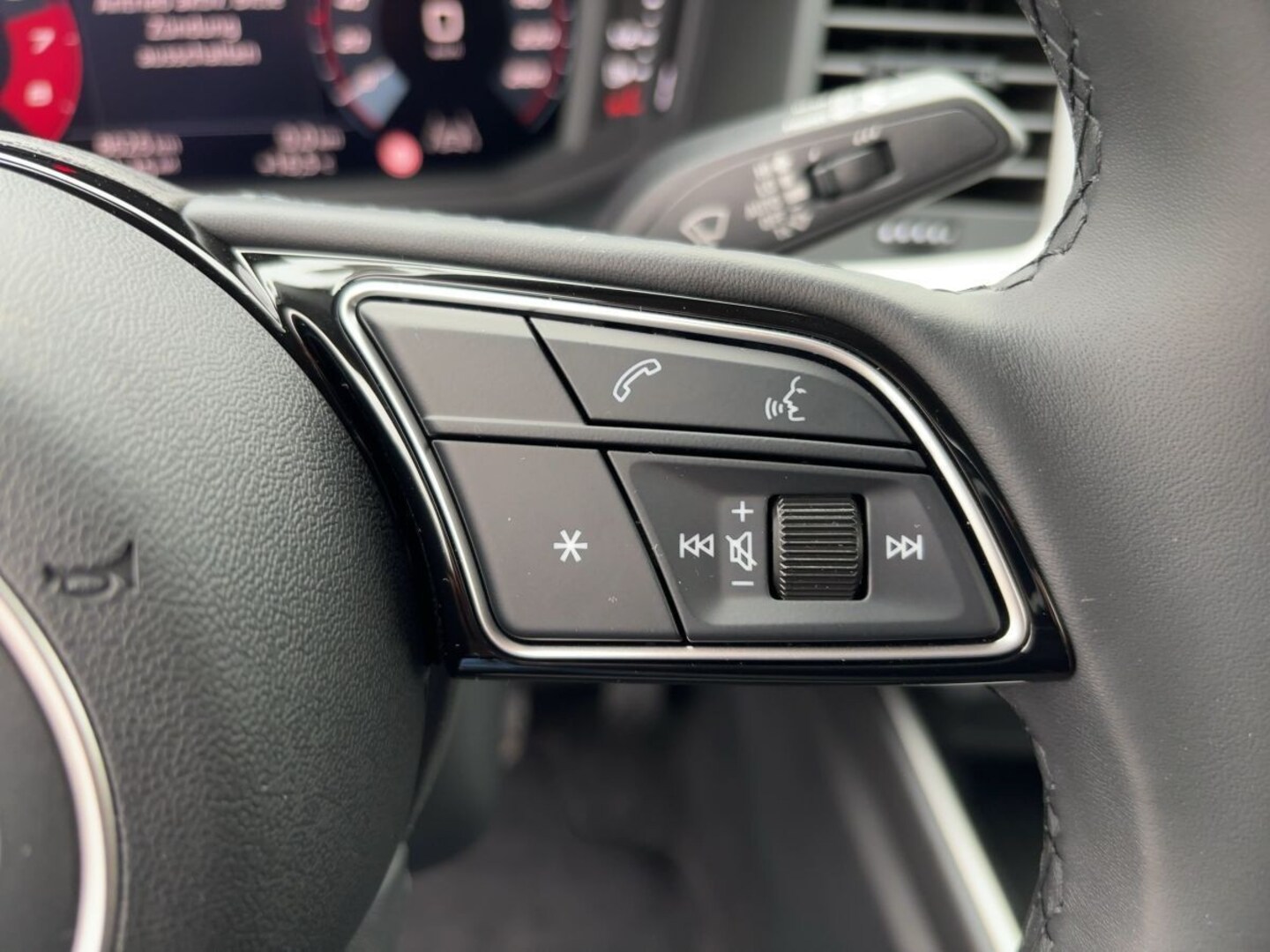Bild über Audi A1 Sportback S line 25 TFSI S tronic - für weitere Informationen kontaktieren Sie den Audi Partner