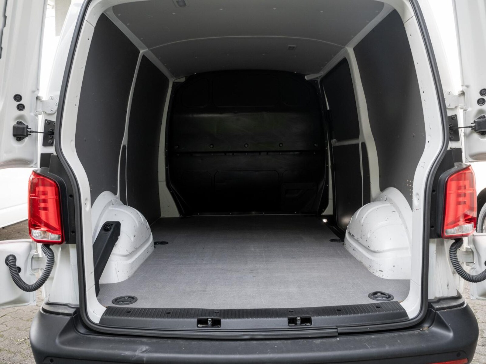 Volkswagen T6.1 Transporter Kasten kurzer Radstand – Bild 23