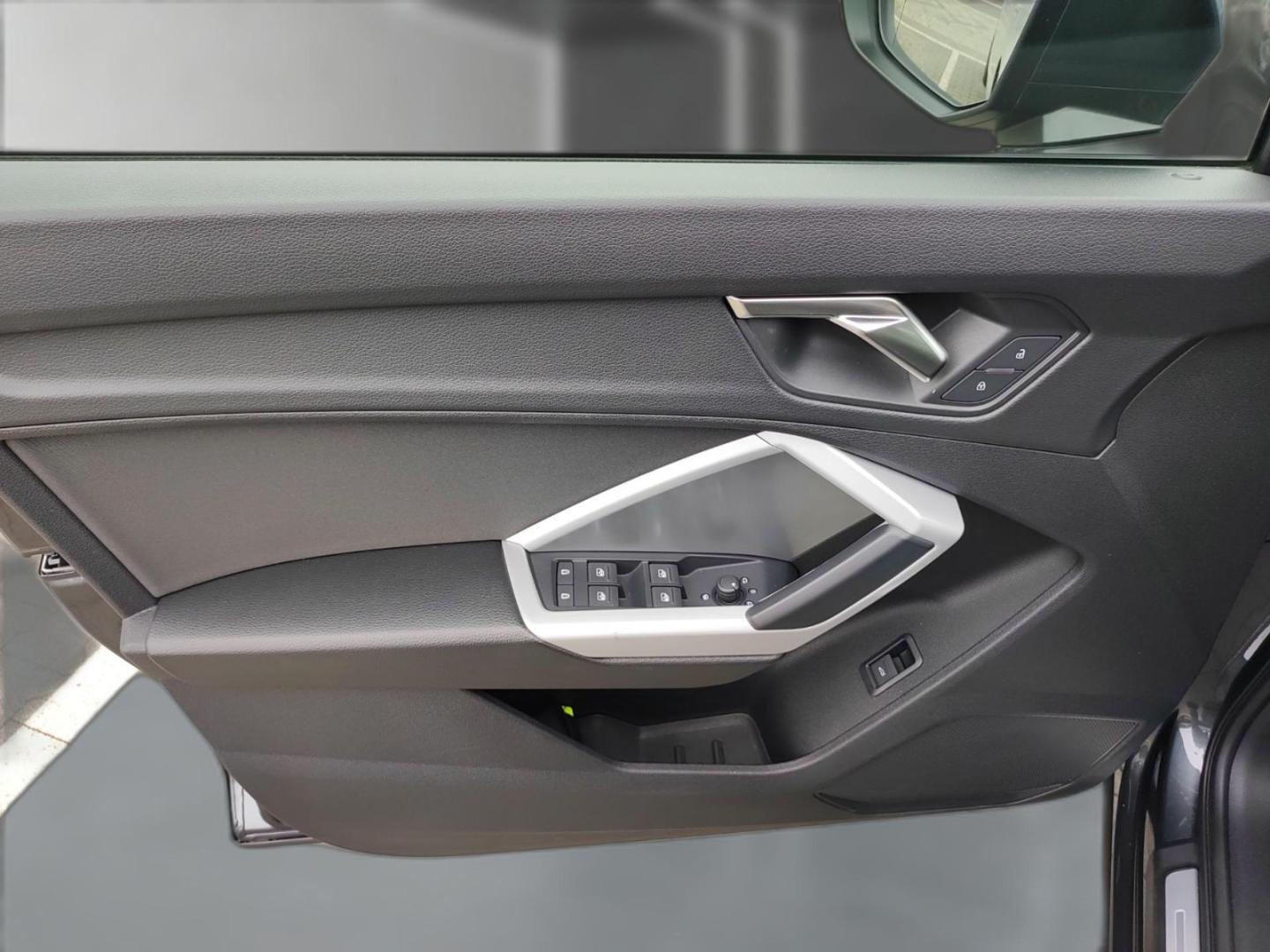 Image about Audi Q3 35 TFSI S tronic