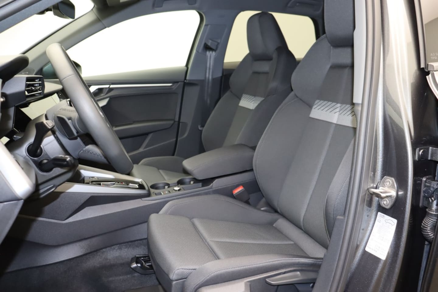 Bild über Audi A3 Sportback S line 35 TFSI S tronic - für weitere Informationen kontaktieren Sie den Audi Partner
