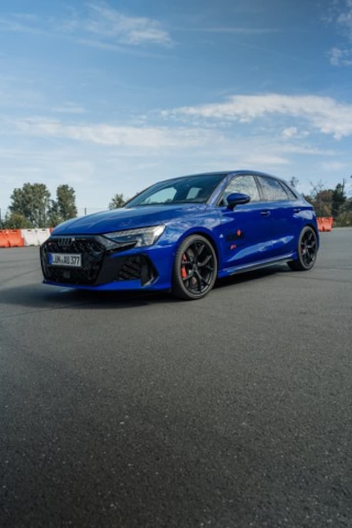 Bild über Audi RS 3 Sportback TFSI quattro 294 kW S tronic - für weitere Informationen kontaktieren Sie den Audi Partner