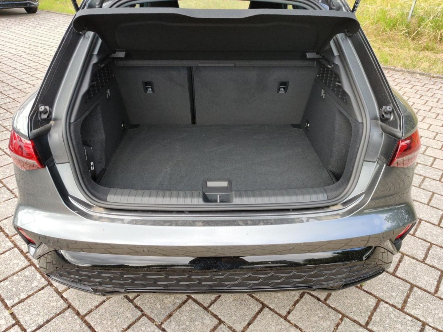 Bild über Audi A3 Sportback TFSI 110 kW S tronic - für weitere Informationen kontaktieren Sie den Audi Partner
