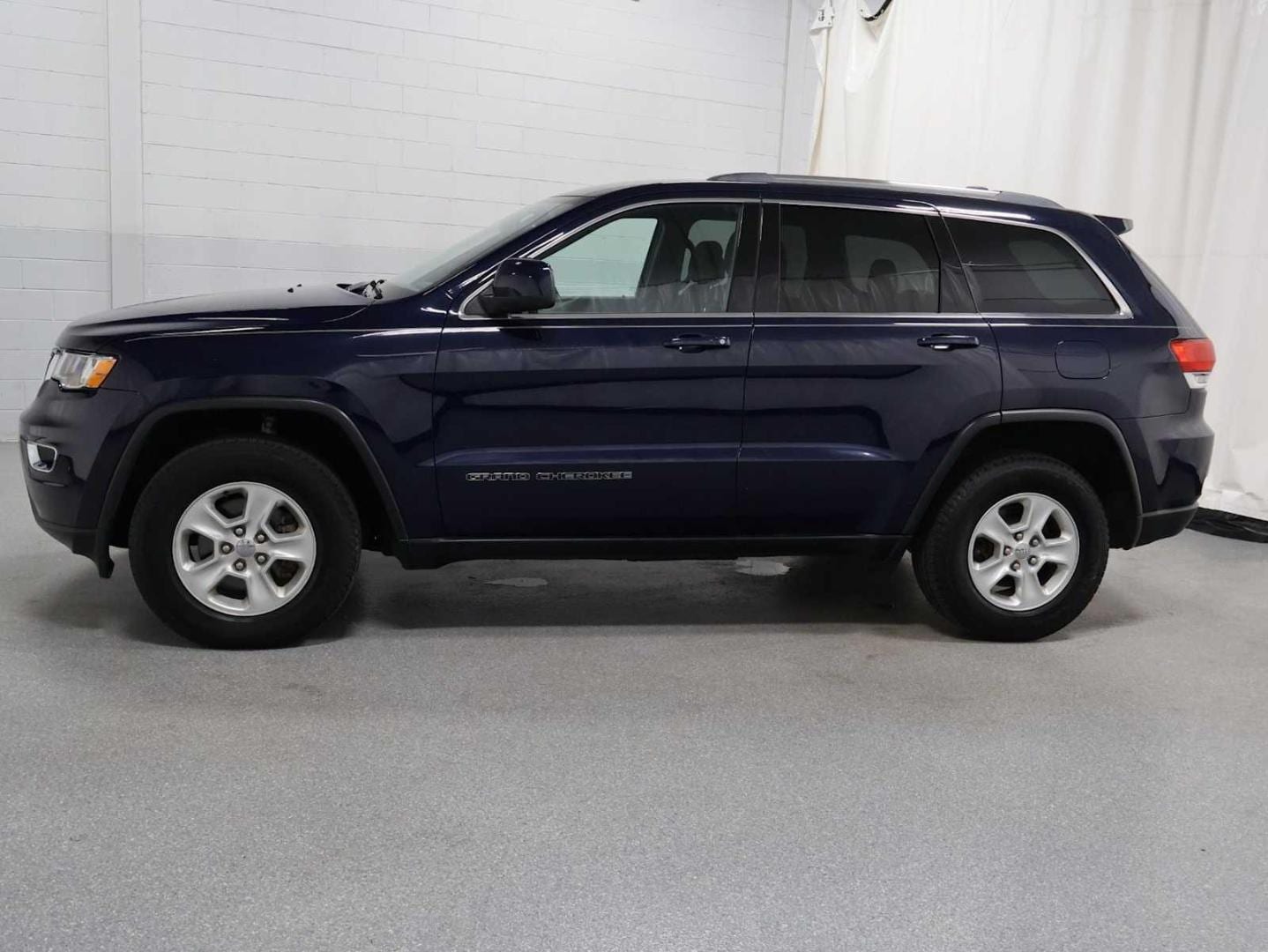 Used 2017 Jeep Grand Cherokee Laredo E with VIN 1C4RJFAG5HC609808 for sale in Novi, MI