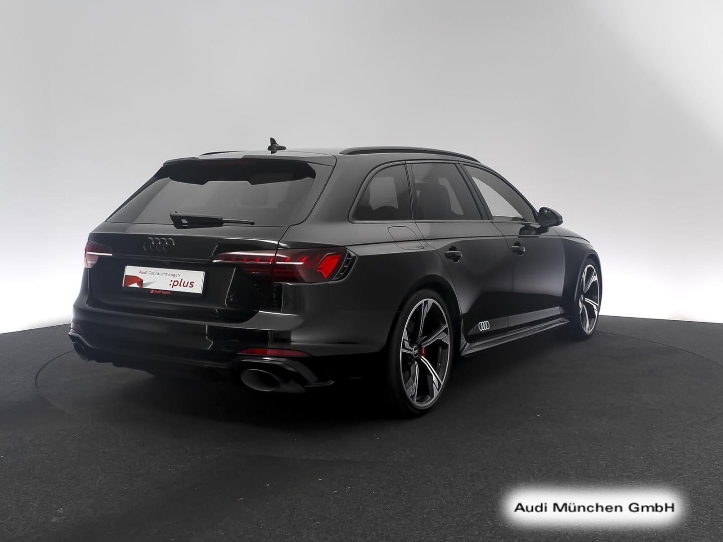 Bild über Audi RS 4 Avant TFSI quattro tiptronic - für weitere Informationen kontaktieren Sie den Audi Partner