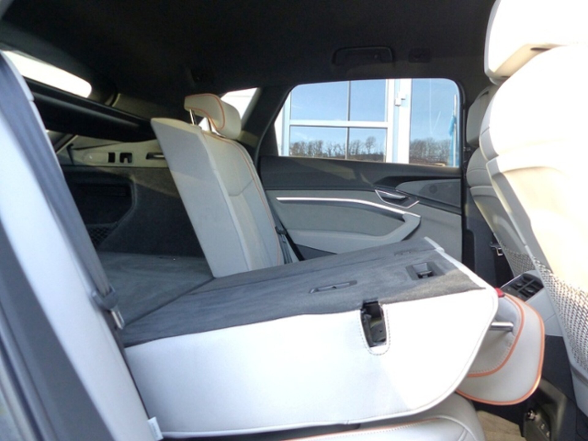Audi e-tron S line