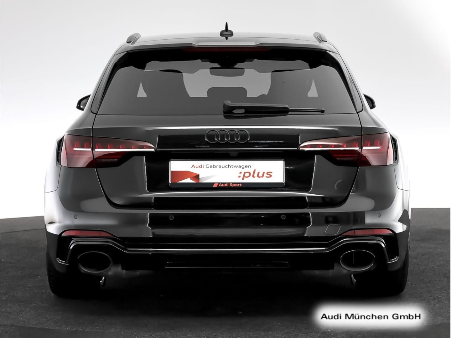 Bild über Audi RS 4 Avant TFSI quattro tiptronic - für weitere Informationen kontaktieren Sie den Audi Partner