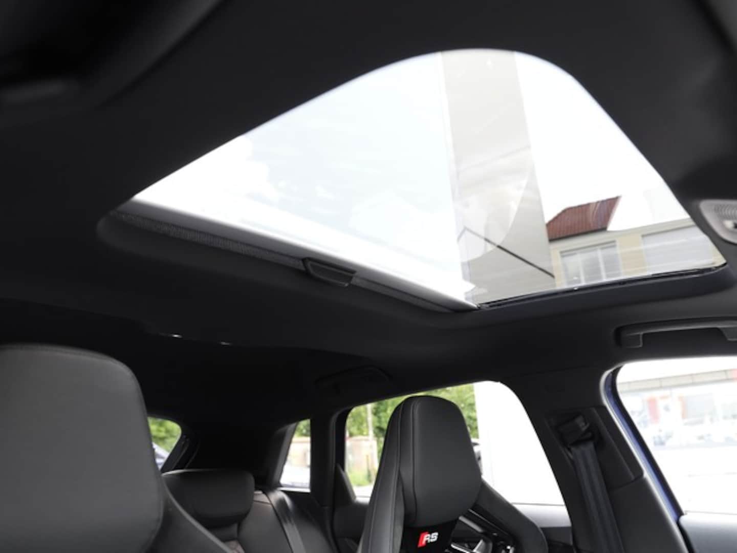 Bild über Audi RS 3 Sportback TFSI quattro 294 kW S tronic - für weitere Informationen kontaktieren Sie den Audi Partner