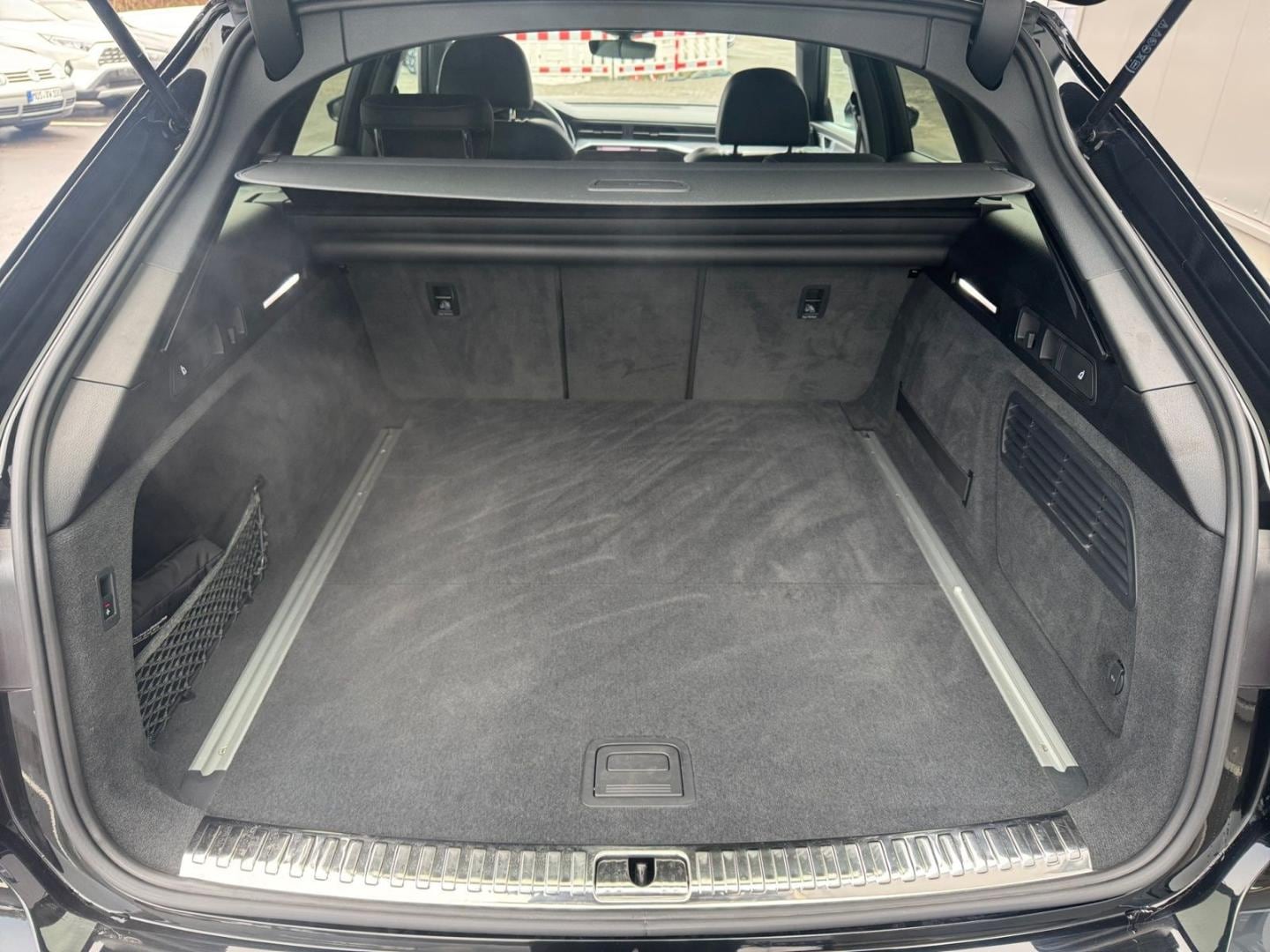 Bild über Audi A6 Avant S line 40 TDI quattro S tronic - für weitere Informationen kontaktieren Sie den Audi Partner