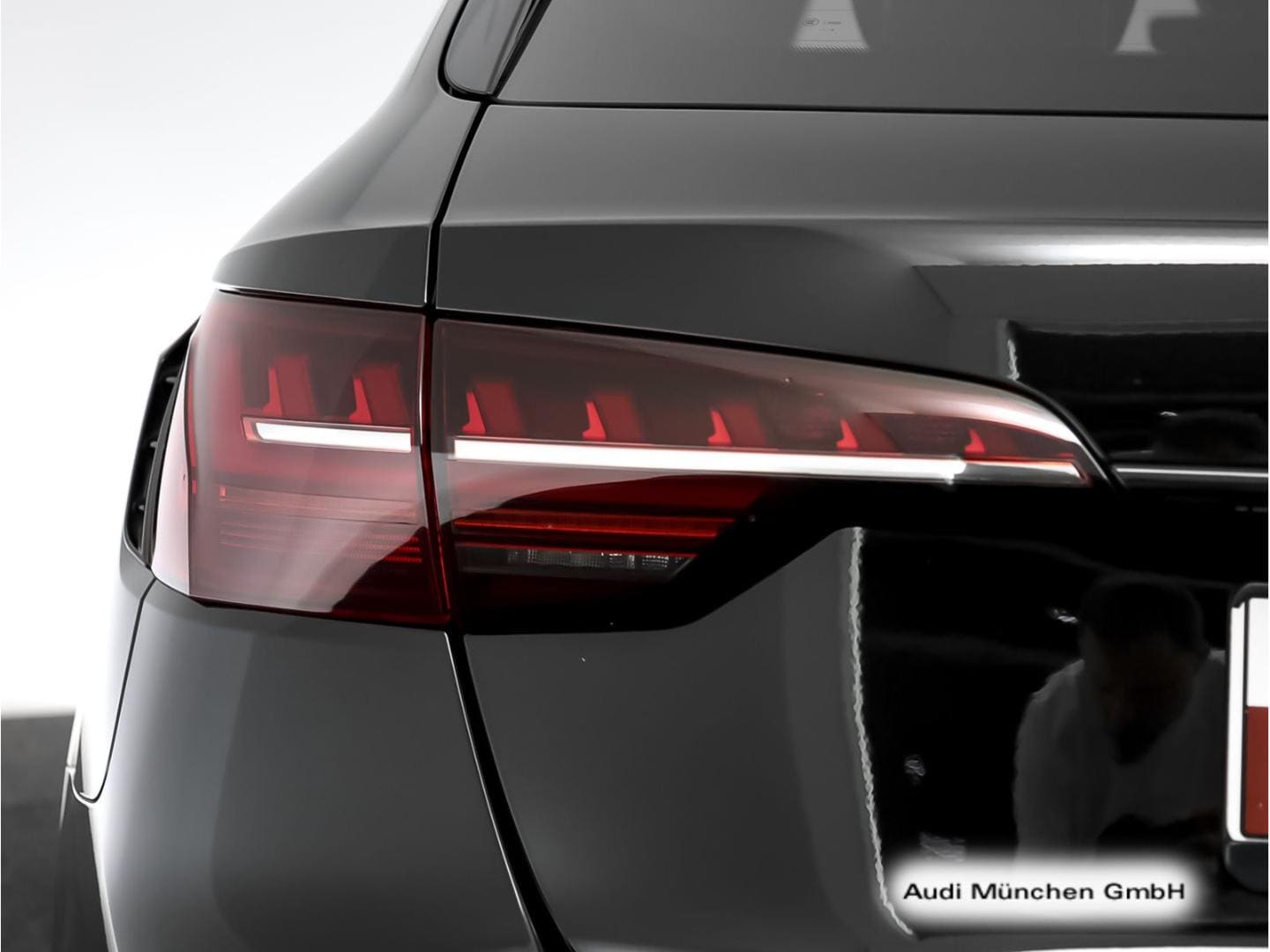 Bild über Audi RS 4 Avant TFSI quattro tiptronic - für weitere Informationen kontaktieren Sie den Audi Partner