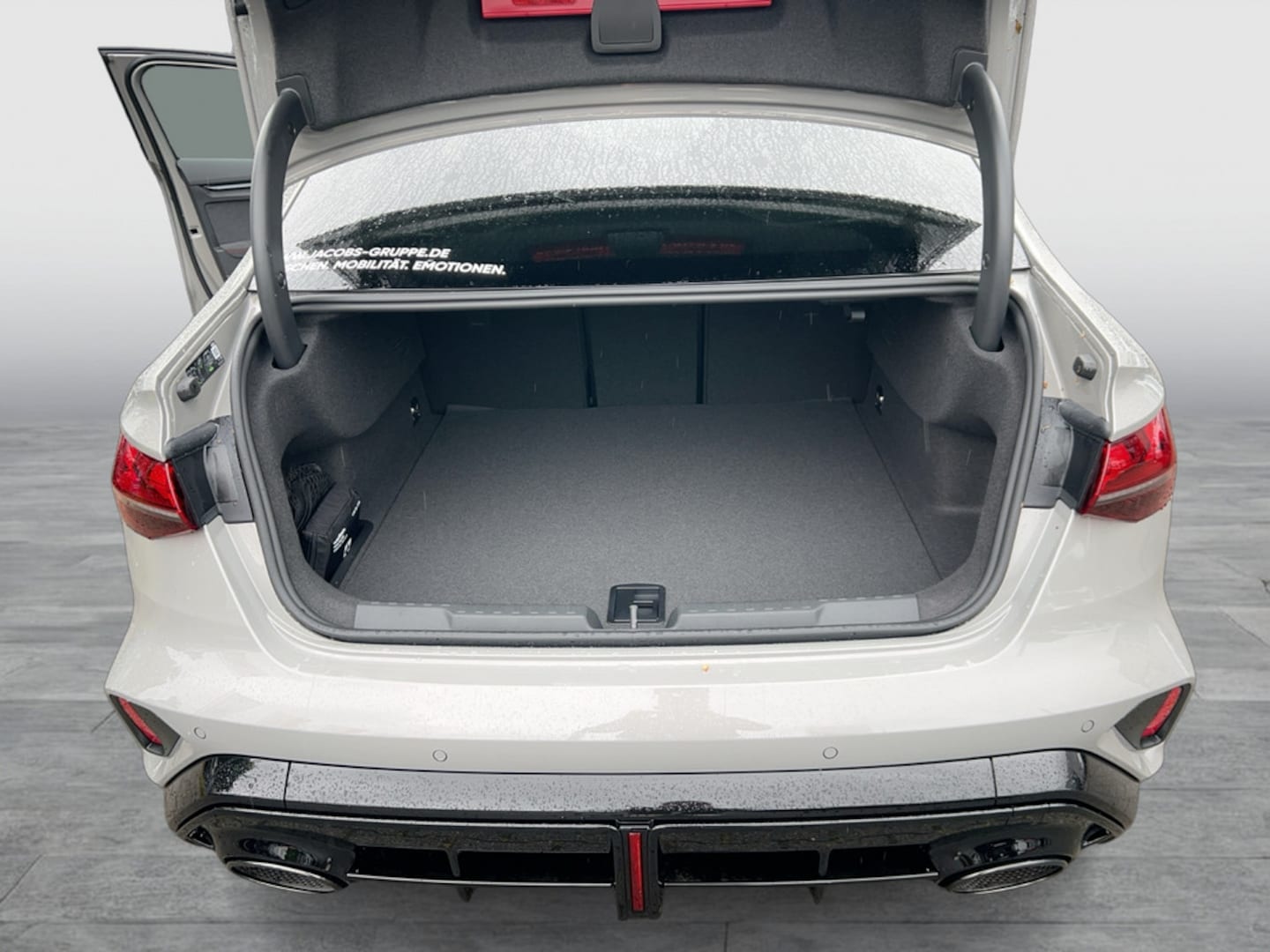 Bild über Audi RS 3 Limousine TFSI quattro 294 kW S tronic - für weitere Informationen kontaktieren Sie den Audi Partner