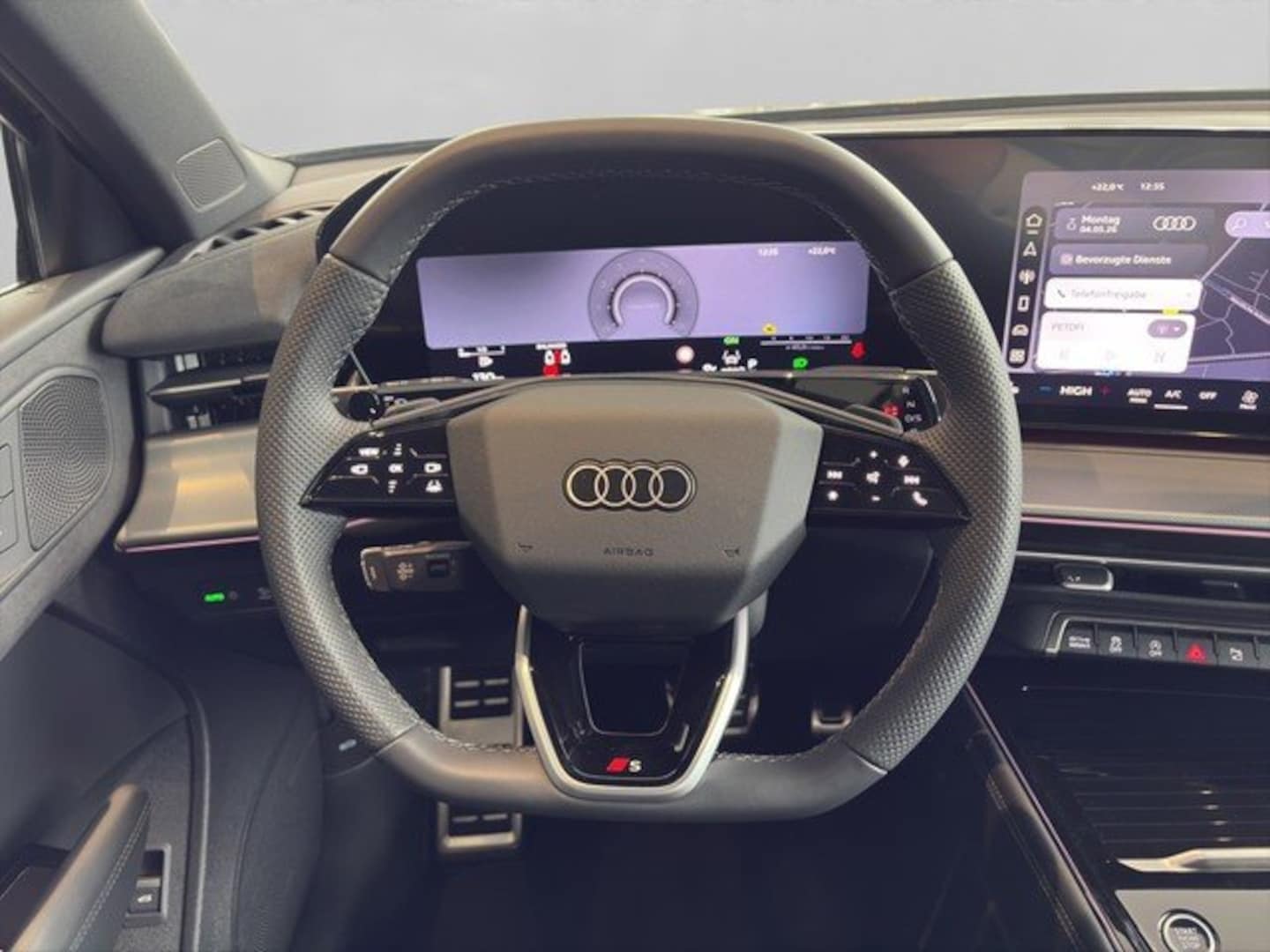 Bild über Audi Q3 SUV TFSI 110 kW S tronic - für weitere Informationen kontaktieren Sie den Audi Partner