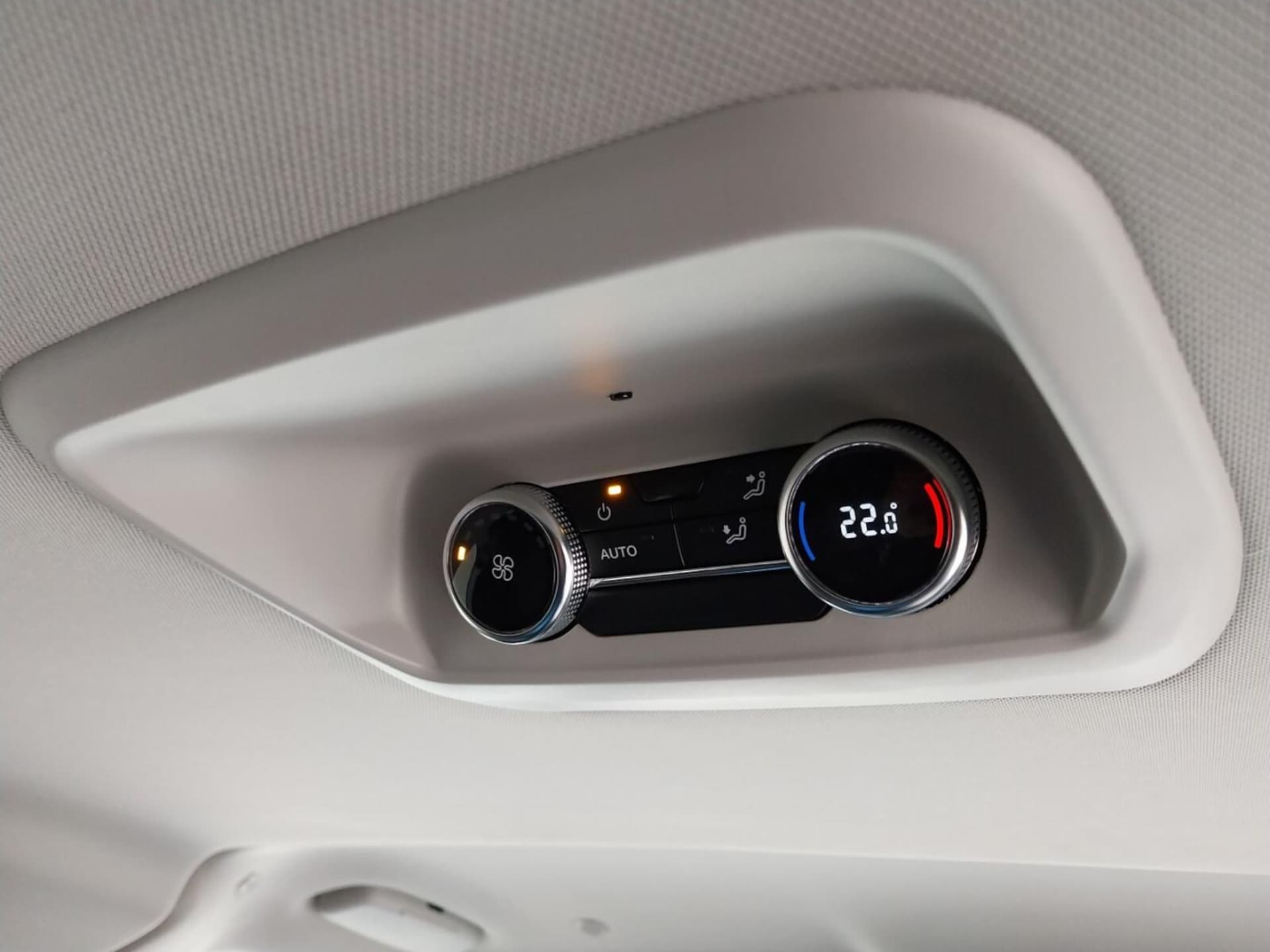 Volkswagen Caravelle długi roztaw osi Life