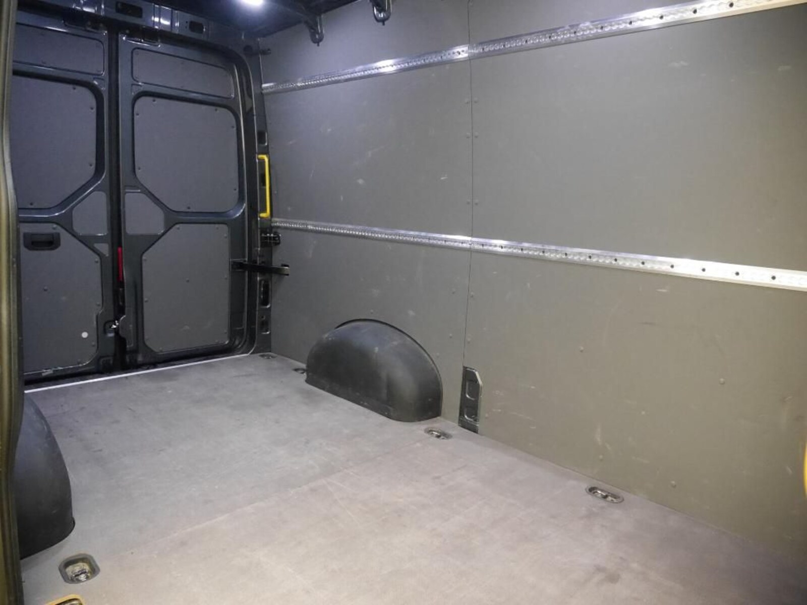 Volkswagen Crafter Kasten mittlerer Radstand – Bild 5