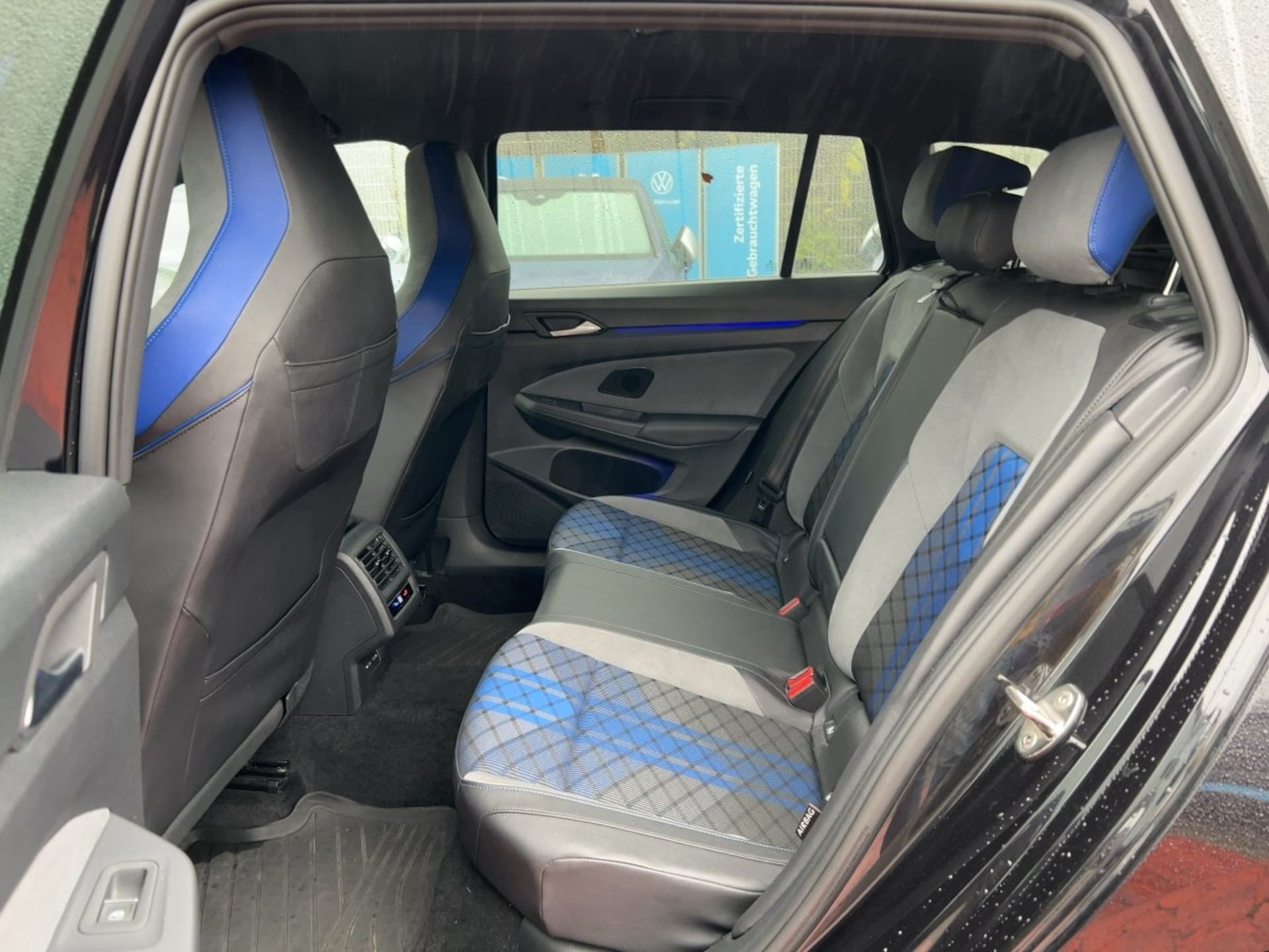 Volkswagen Golf Variant R