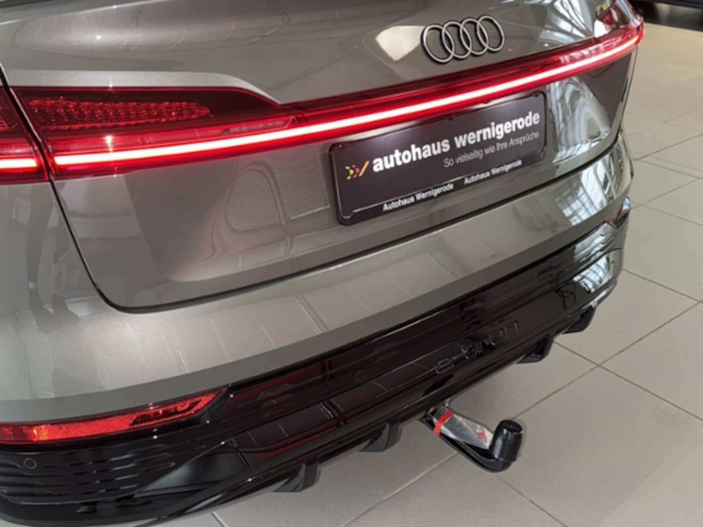Bild über Audi Q8 Sportback e-tron S line 55 e-tron quattro - für weitere Informationen kontaktieren Sie den Audi Partner