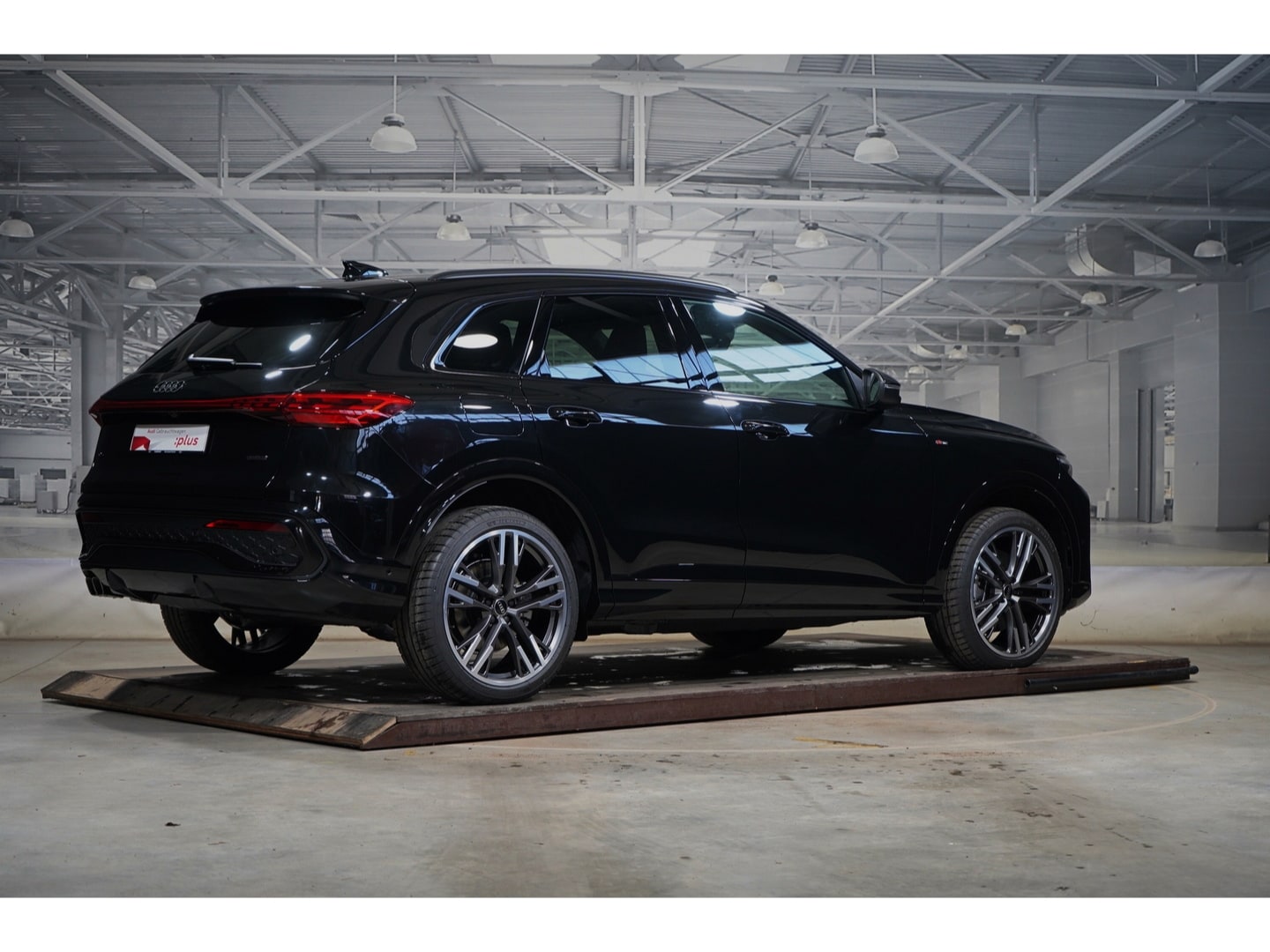 Bild über Audi Q5 SUV TDI quattro 150 kW S tronic - für weitere Informationen kontaktieren Sie den Audi Partner