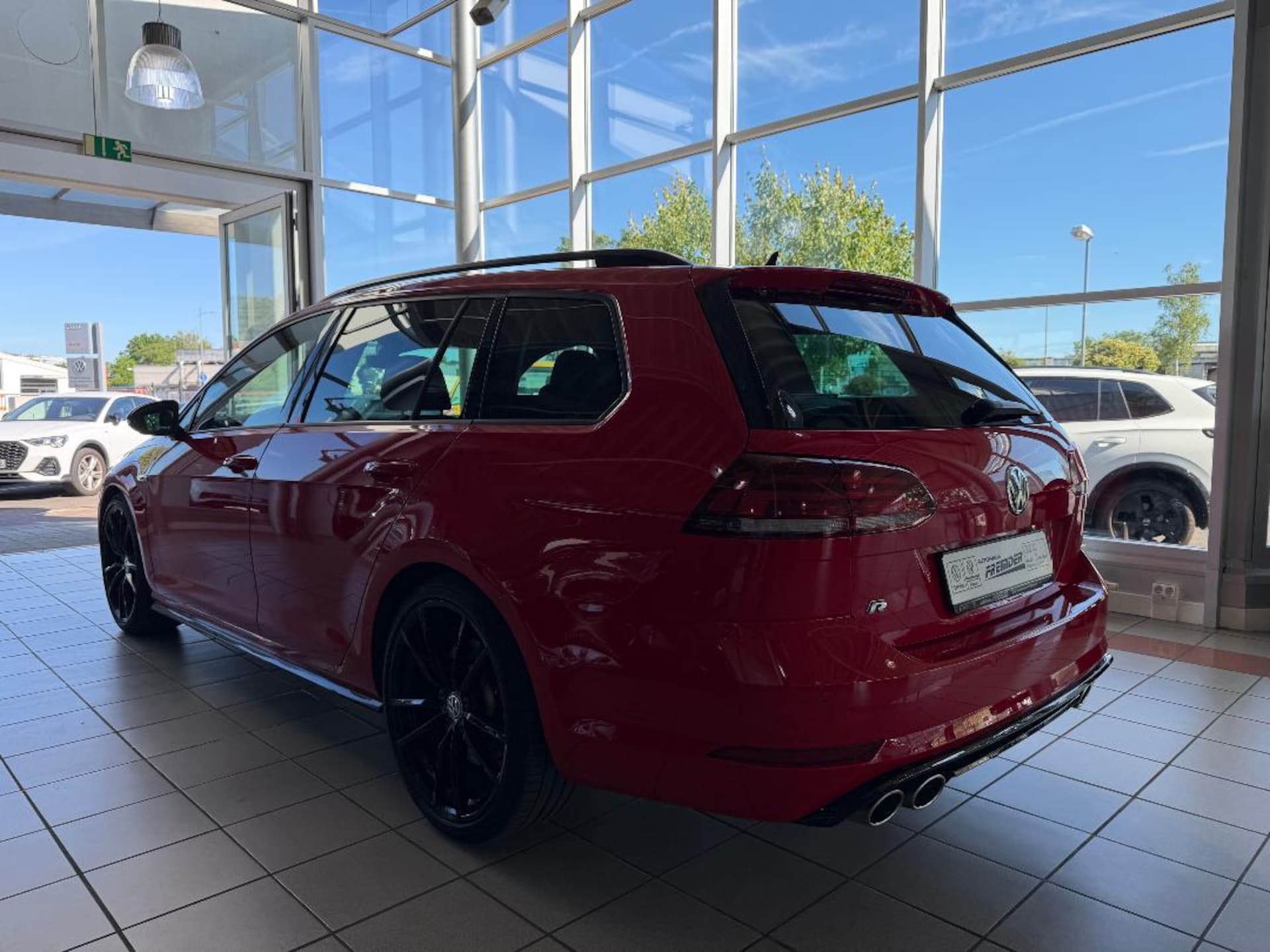 Volkswagen Golf Variant R
