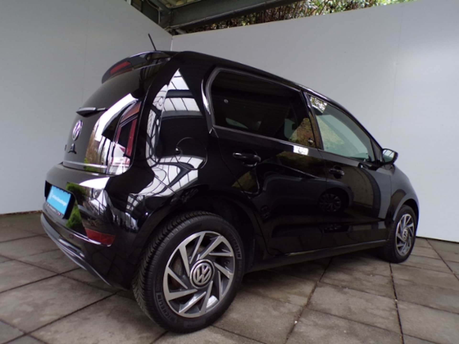 Volkswagen up! sound up!