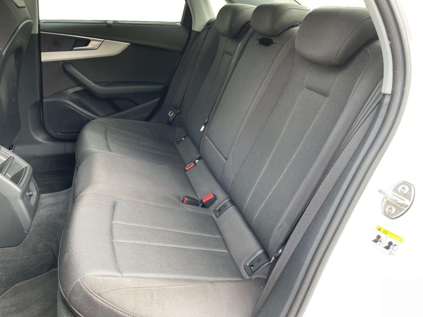 Image about Audi A4 Limousine 35 TFSI Schaltgetriebe