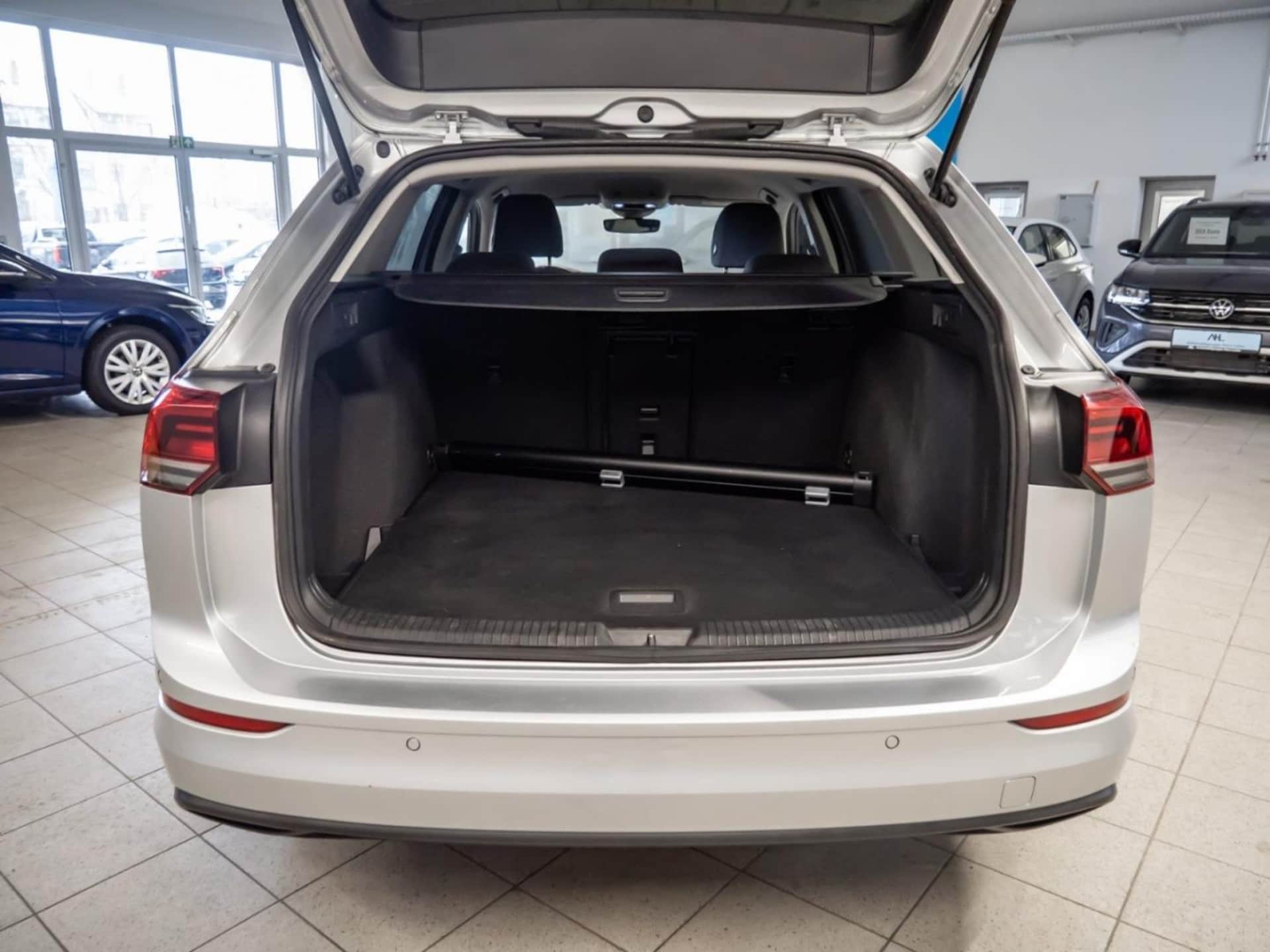 Volkswagen Golf Variant Life