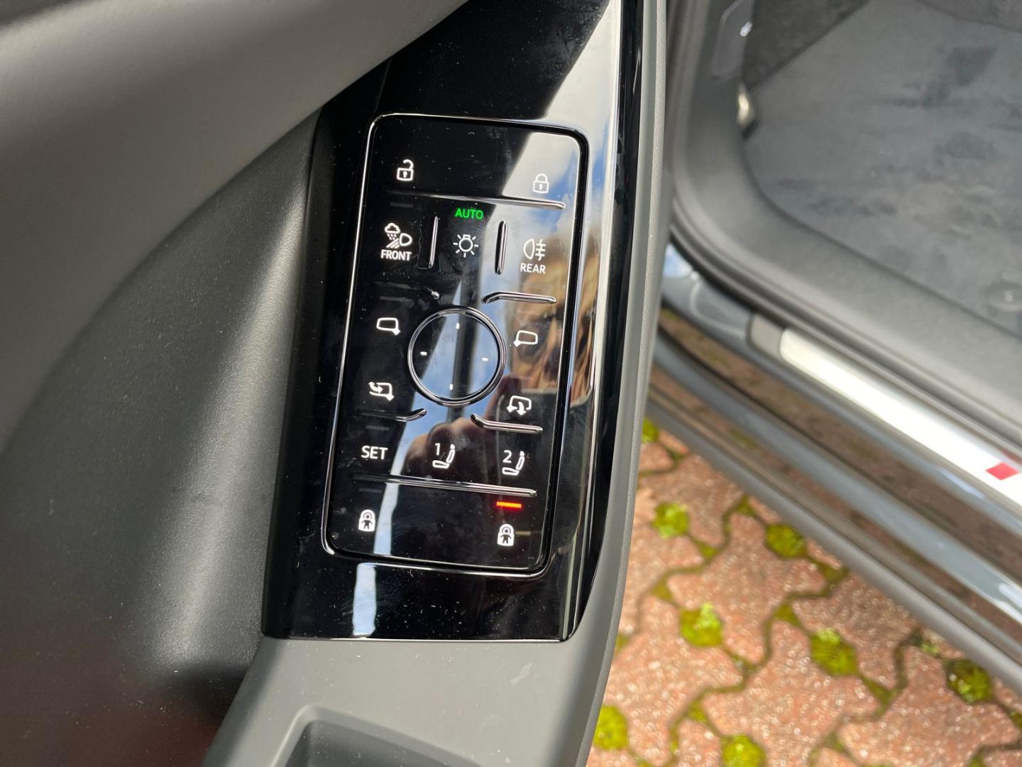 Image about Audi Q6 SUV e-tron e-tron quattro